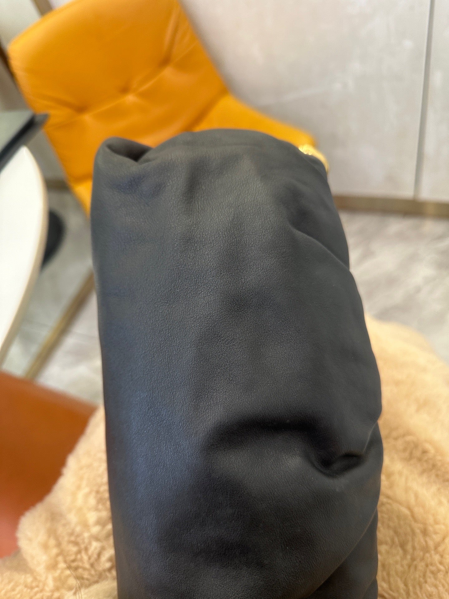 Bottega Veneta - Chain Pouch - Leather - Black - (Medium)