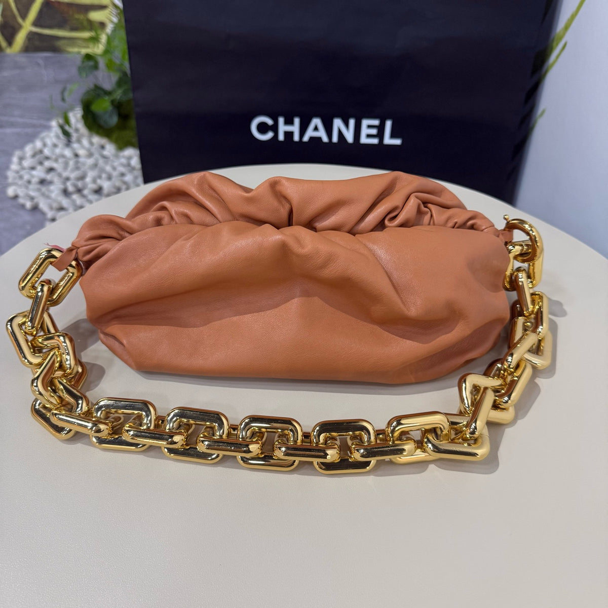 Bottega Veneta - Chain Pouch Medium - Leather - Camel - (medium)