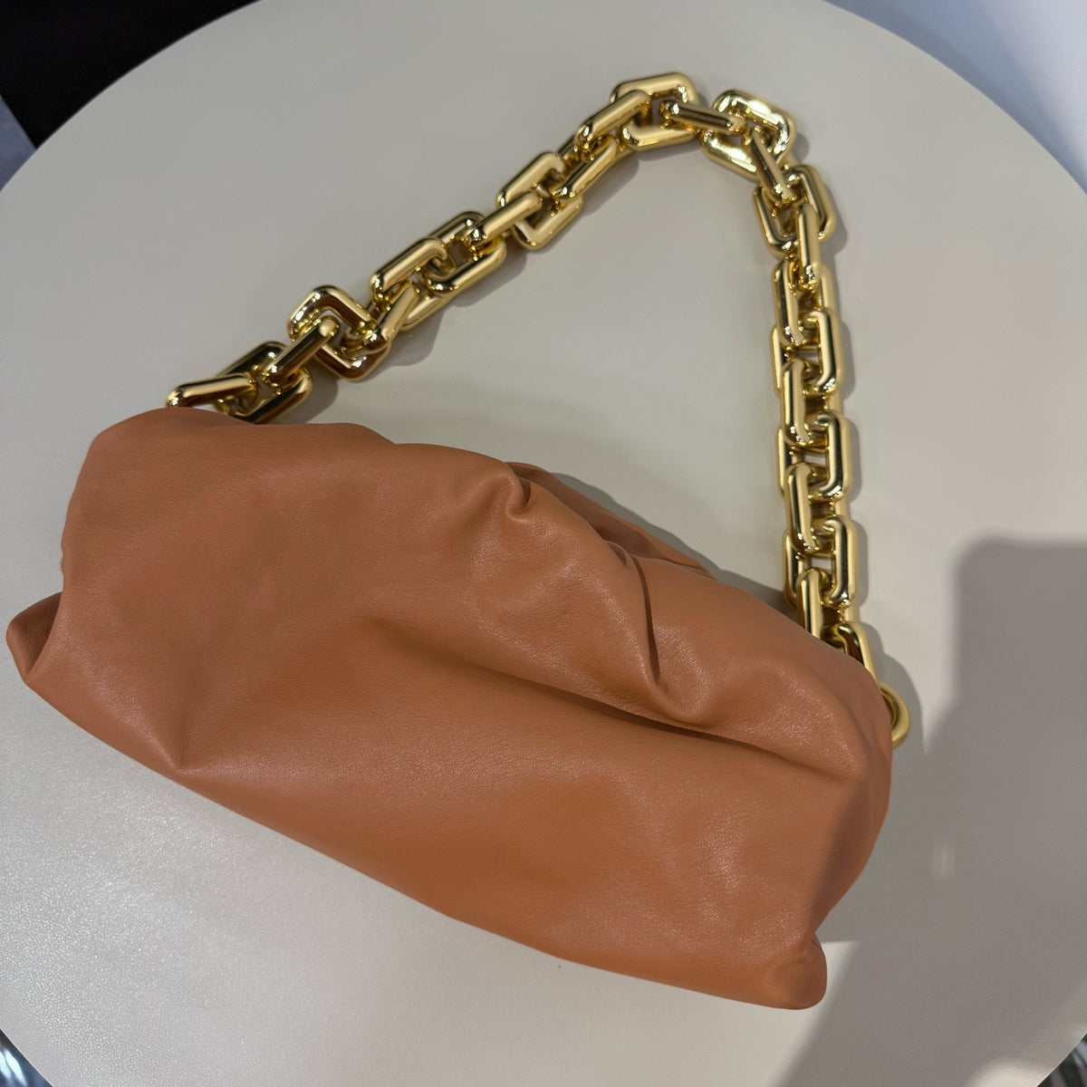 Bottega Veneta - Chain Pouch Medium - Leather - Camel - (medium)