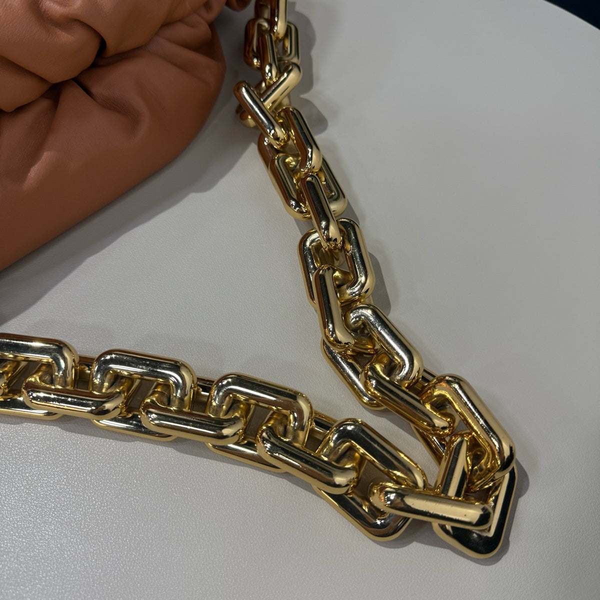 Bottega Veneta - Chain Pouch Medium - Leather - Camel - (medium)