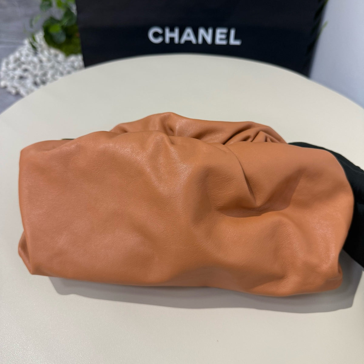 Bottega Veneta - Chain Pouch Medium - Leather - Camel - (medium)