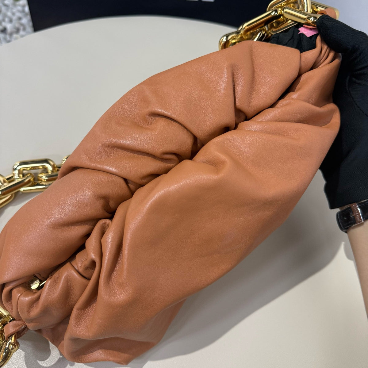 Bottega Veneta - Chain Pouch Medium - Leather - Camel - (medium)