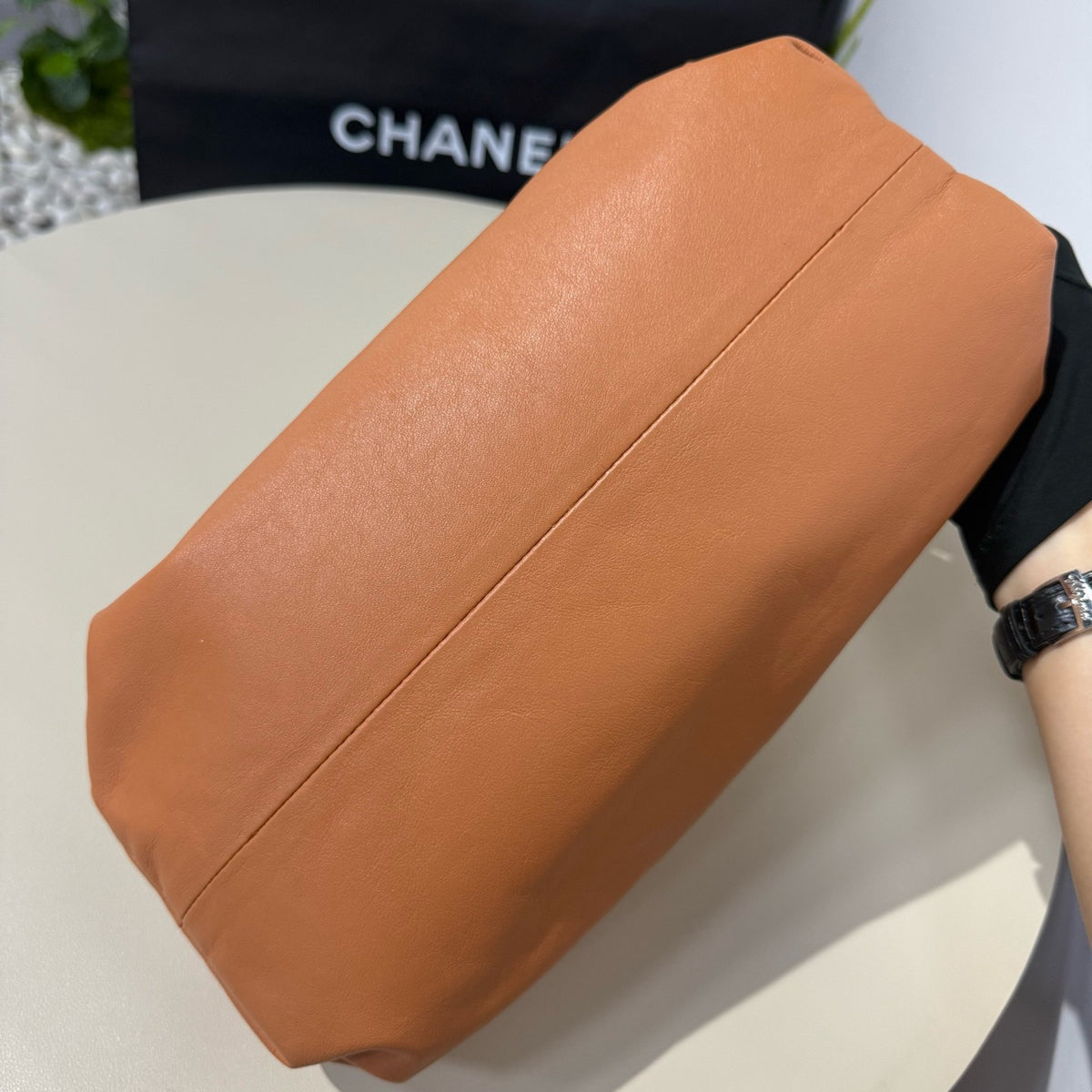 Bottega Veneta - Chain Pouch Medium - Leather - Camel - (medium)