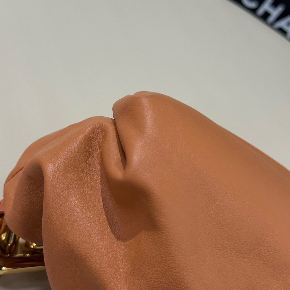 Bottega Veneta - Chain Pouch Medium - Leather - Camel - (medium)