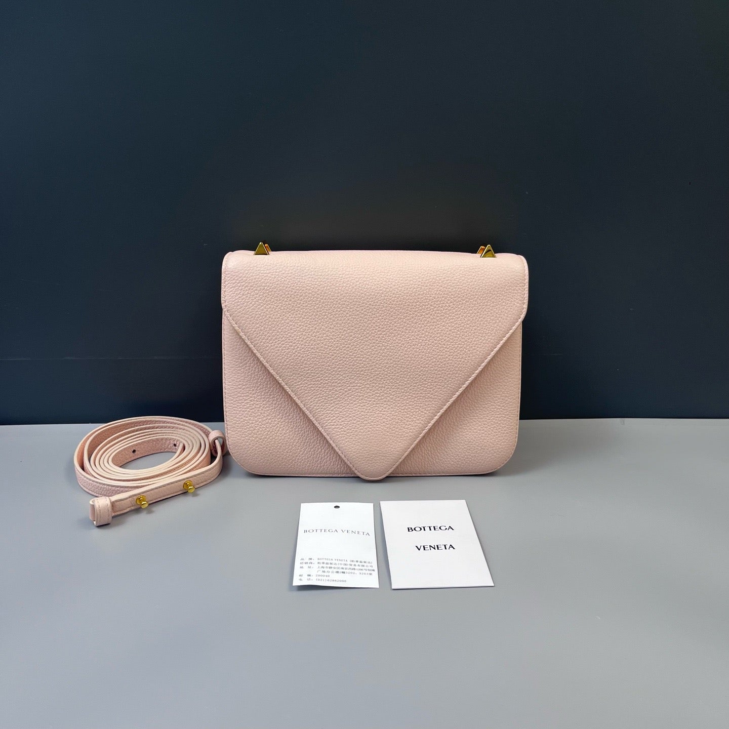 Bottega Veneta - Envelope Chunky Chain Bag - Grained leather - Pink with Gold-Tone Hardware - (small)