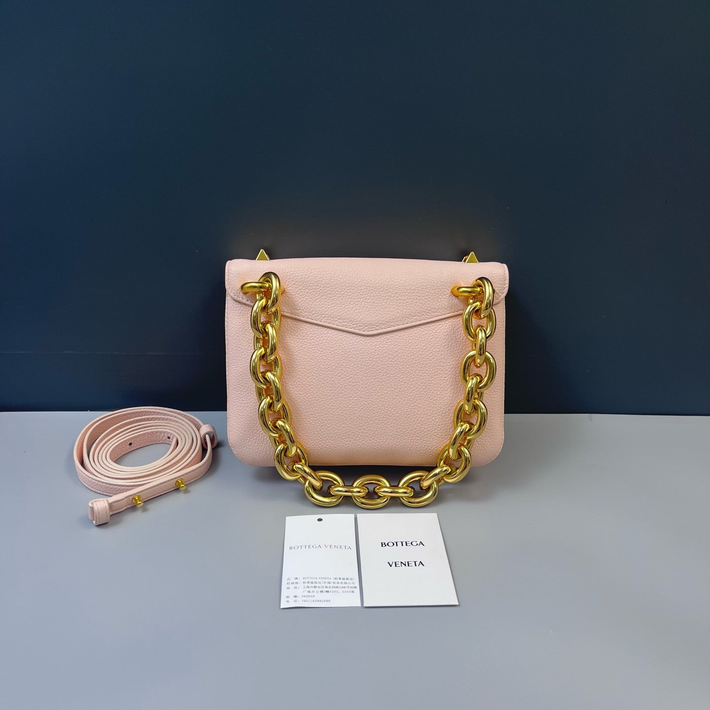 Bottega Veneta - Envelope Chunky Chain Bag - Grained leather - Pink with Gold-Tone Hardware - (small)