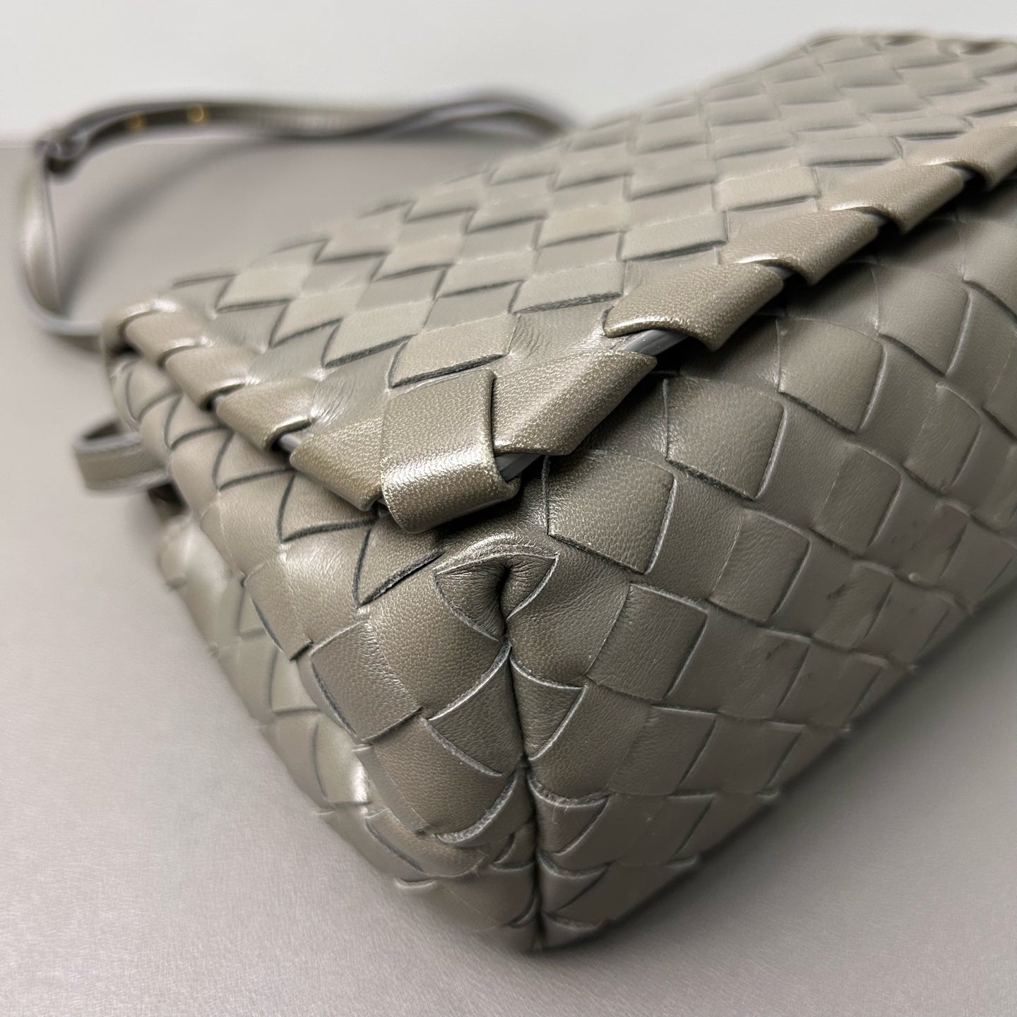 Bottega Veneta - Fold Small Messenger Bag - Leather - Grey - (small)