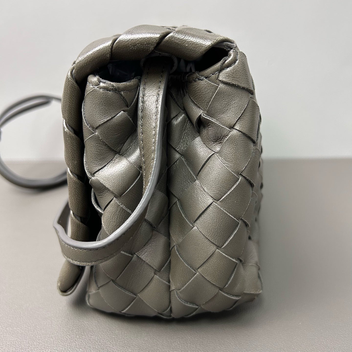 Bottega Veneta - Fold Small Messenger Bag - Leather - Grey - (small)