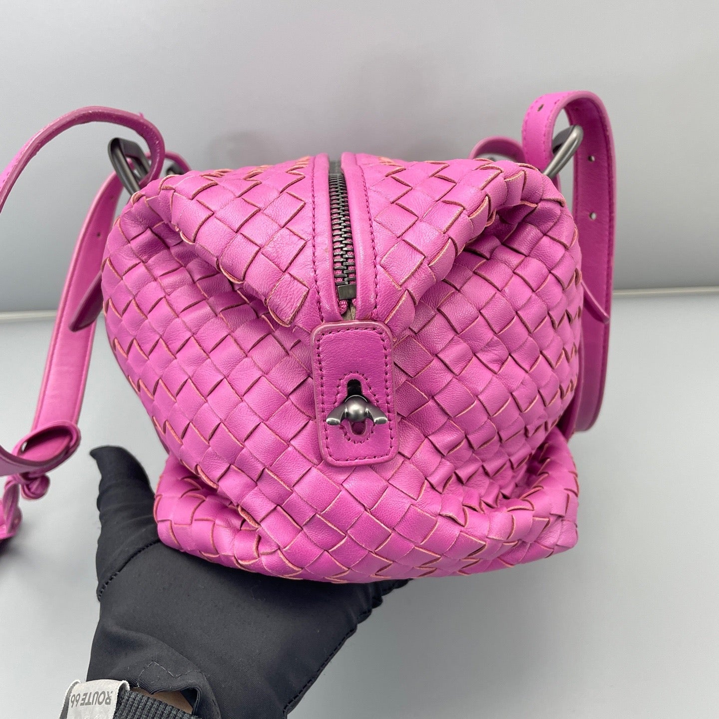 Bottega Veneta - Intrecciato Boston Bag - Leather - Rose Purple - (Medium)