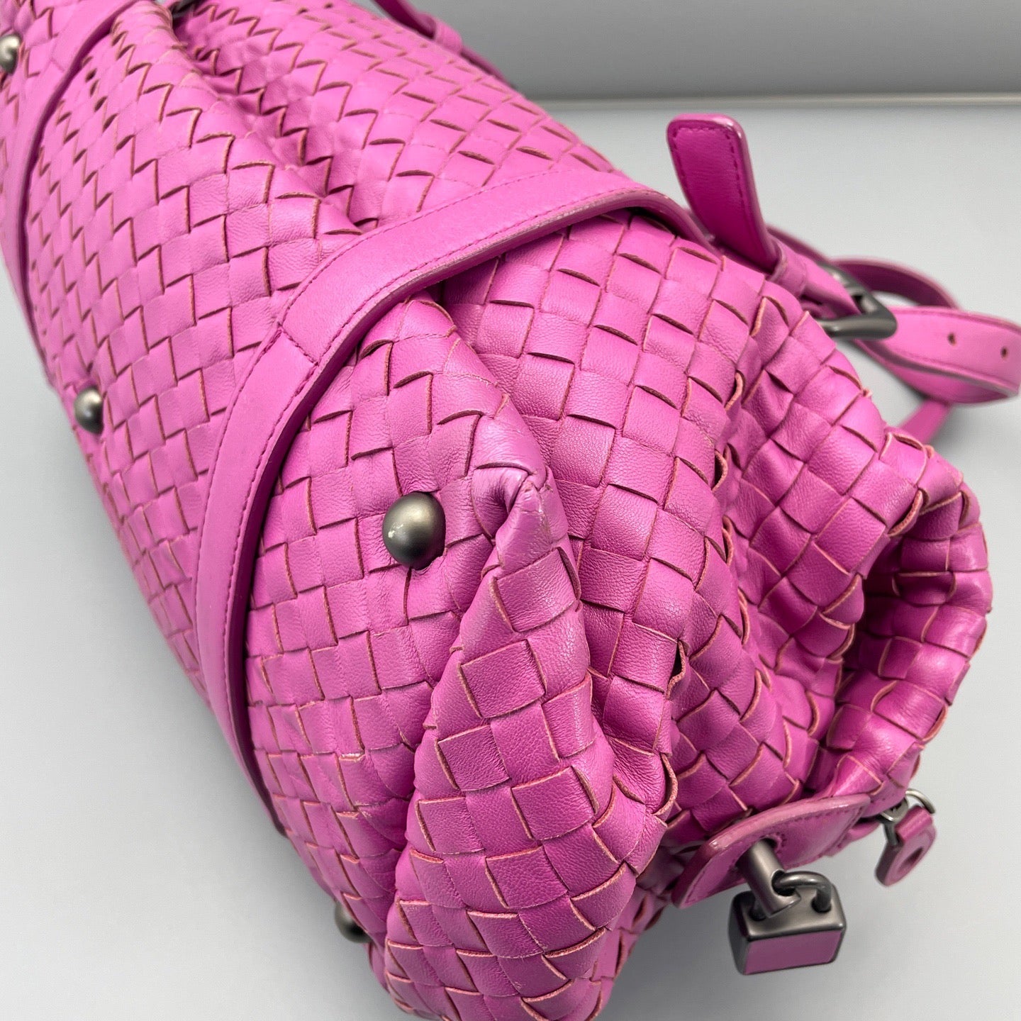 Bottega Veneta - Intrecciato Boston Bag - Leather - Rose Purple - (Medium)