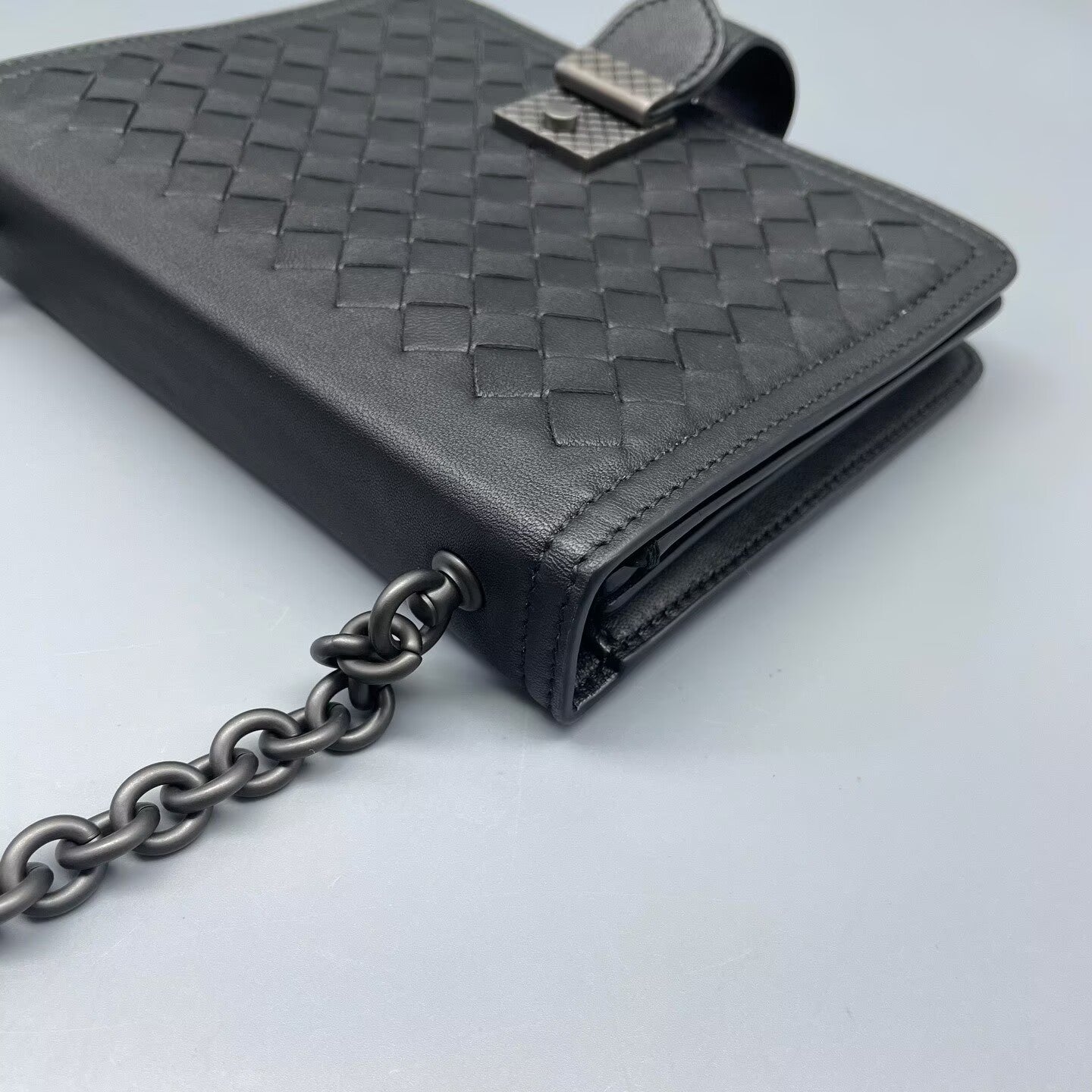 Bottega Veneta - Intrecciato Chain Shoulder Bag - Leather - Black - (mini)
