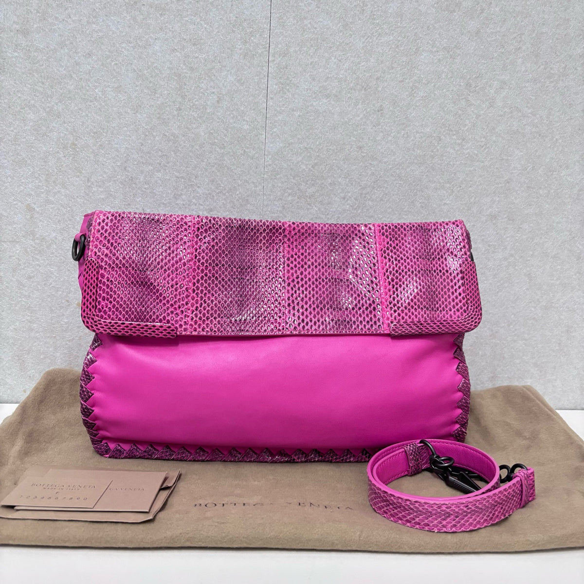 Bottega Veneta - Intrecciato Flap Shoulder Bag - Exotic leathers - Python - Pink - (medium)