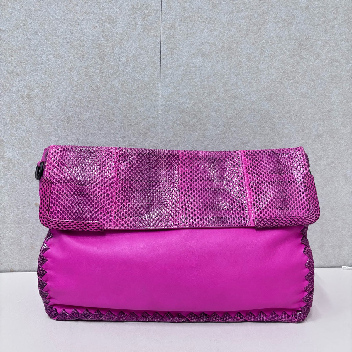 Bottega Veneta - Intrecciato Flap Shoulder Bag - Exotic leathers - Python - Pink - (medium)
