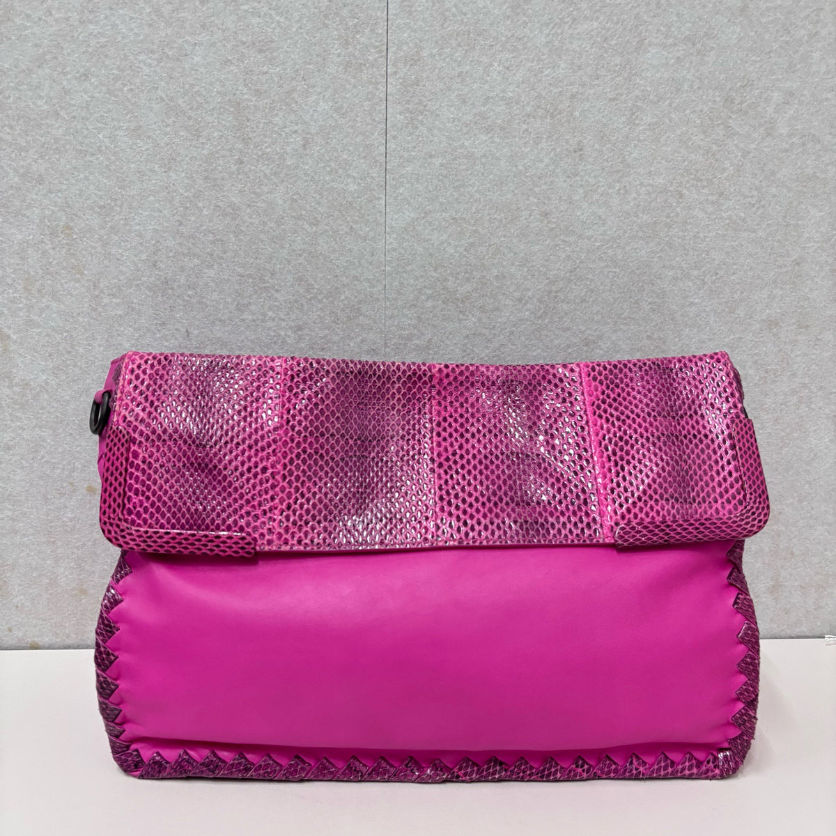Bottega Veneta - Intrecciato Flap Shoulder Bag - Exotic leathers - Python - Pink - (medium)