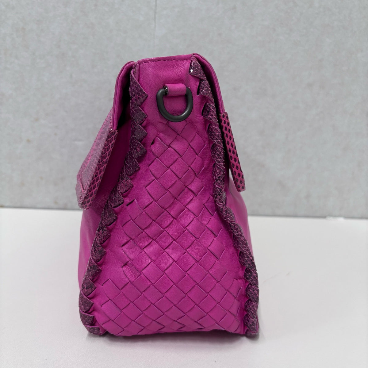 Bottega Veneta - Intrecciato Flap Shoulder Bag - Exotic leathers - Python - Pink - (medium)