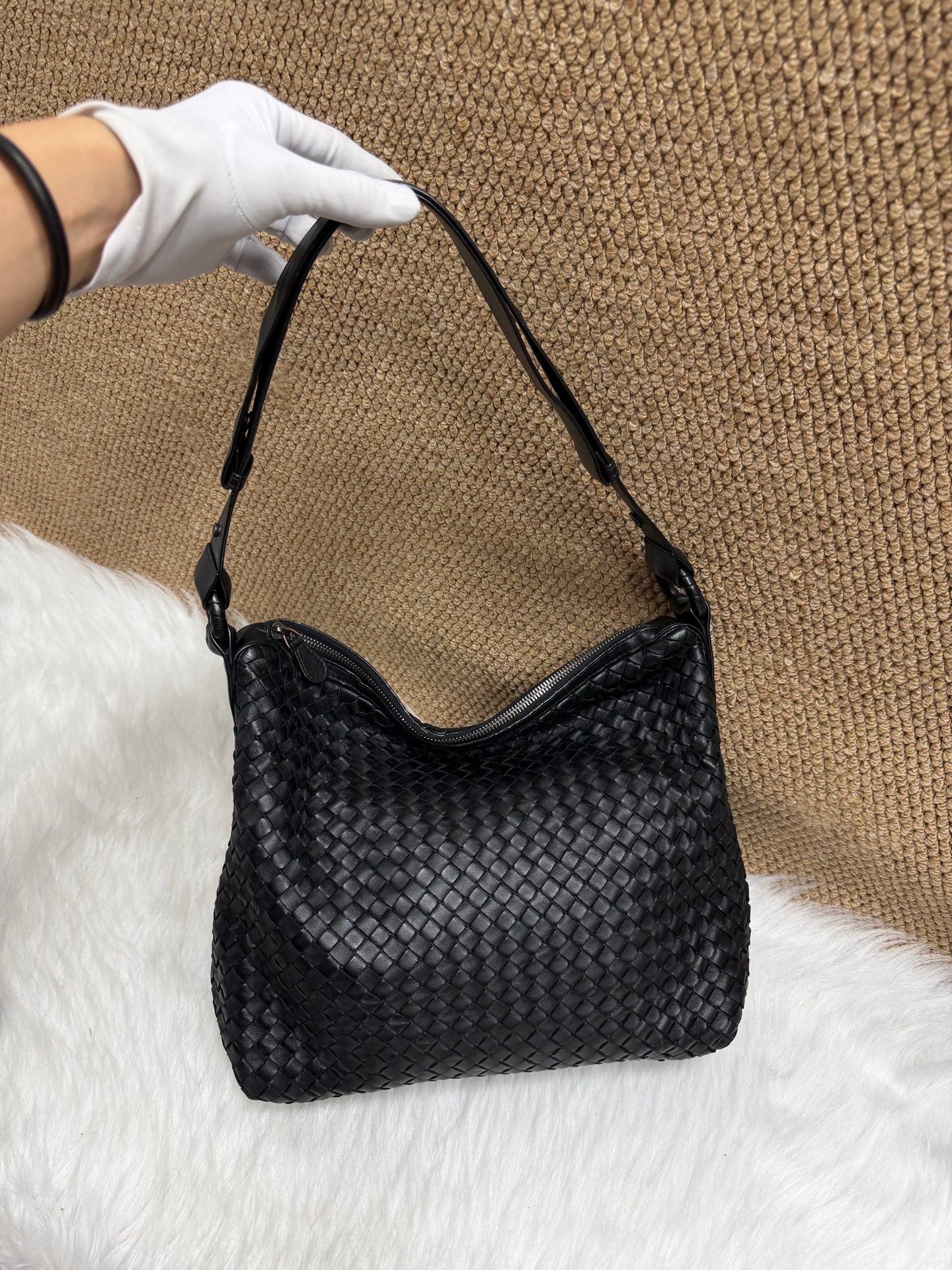 Bottega Veneta - Intrecciato Hobo Bag - Leather - Black - (large)