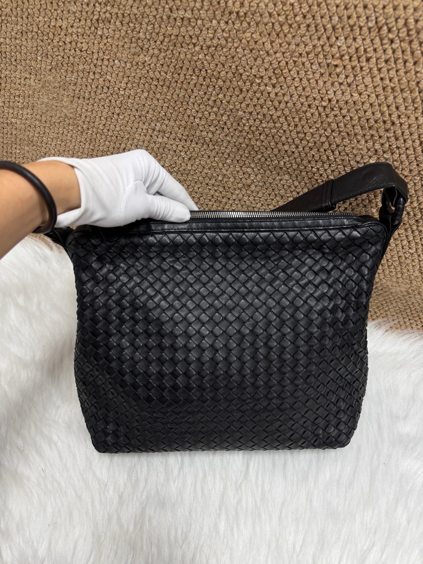 Bottega Veneta - Intrecciato Hobo Bag - Leather - Black - (large)