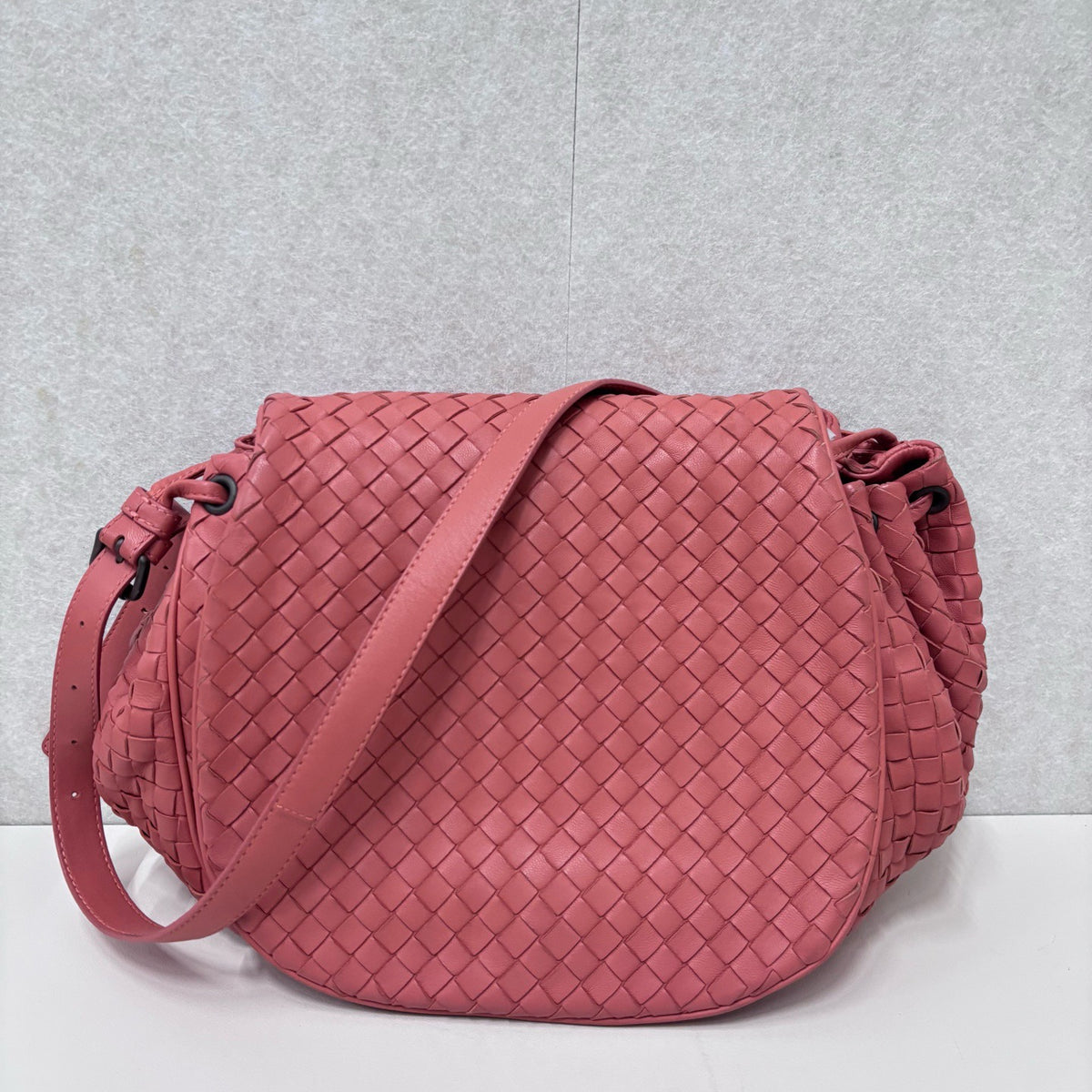 Bottega Veneta - Intrecciato Shoulder Bag - Leather - Pink - (medium)