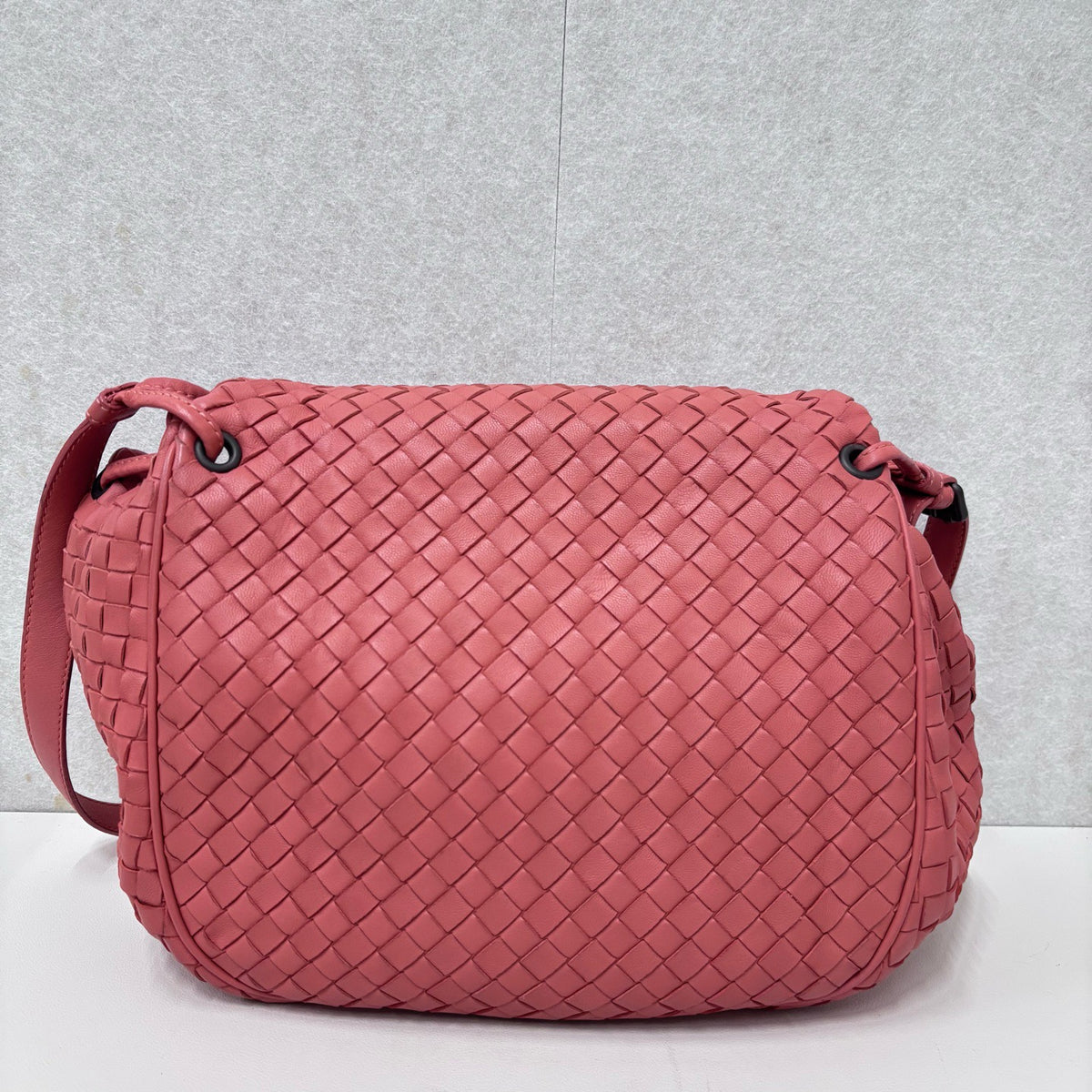Bottega Veneta - Intrecciato Shoulder Bag - Leather - Pink - (medium)