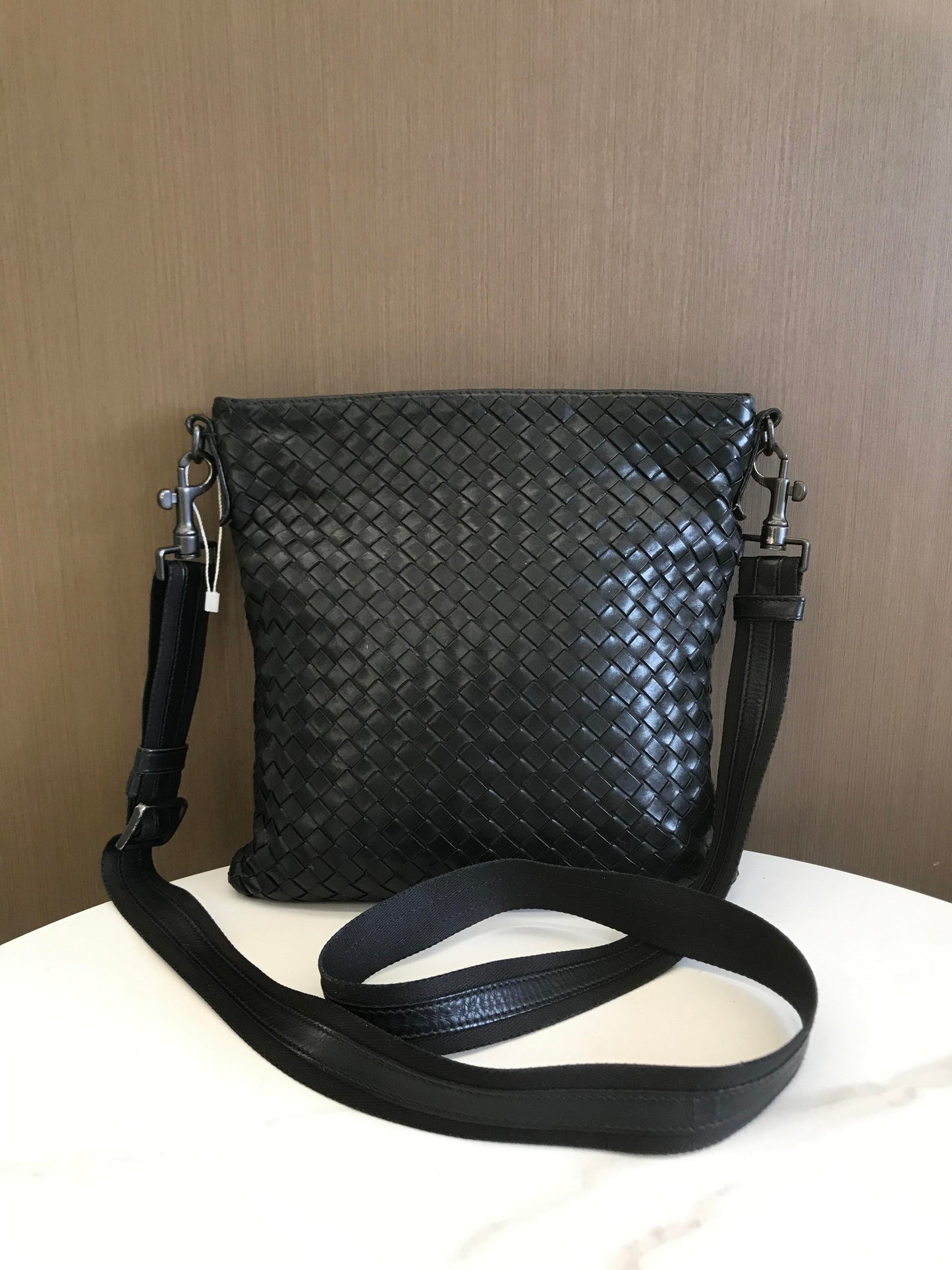 Bottega Veneta - Intrecciato Small Messenger Bag - Leather - Black - (small)
