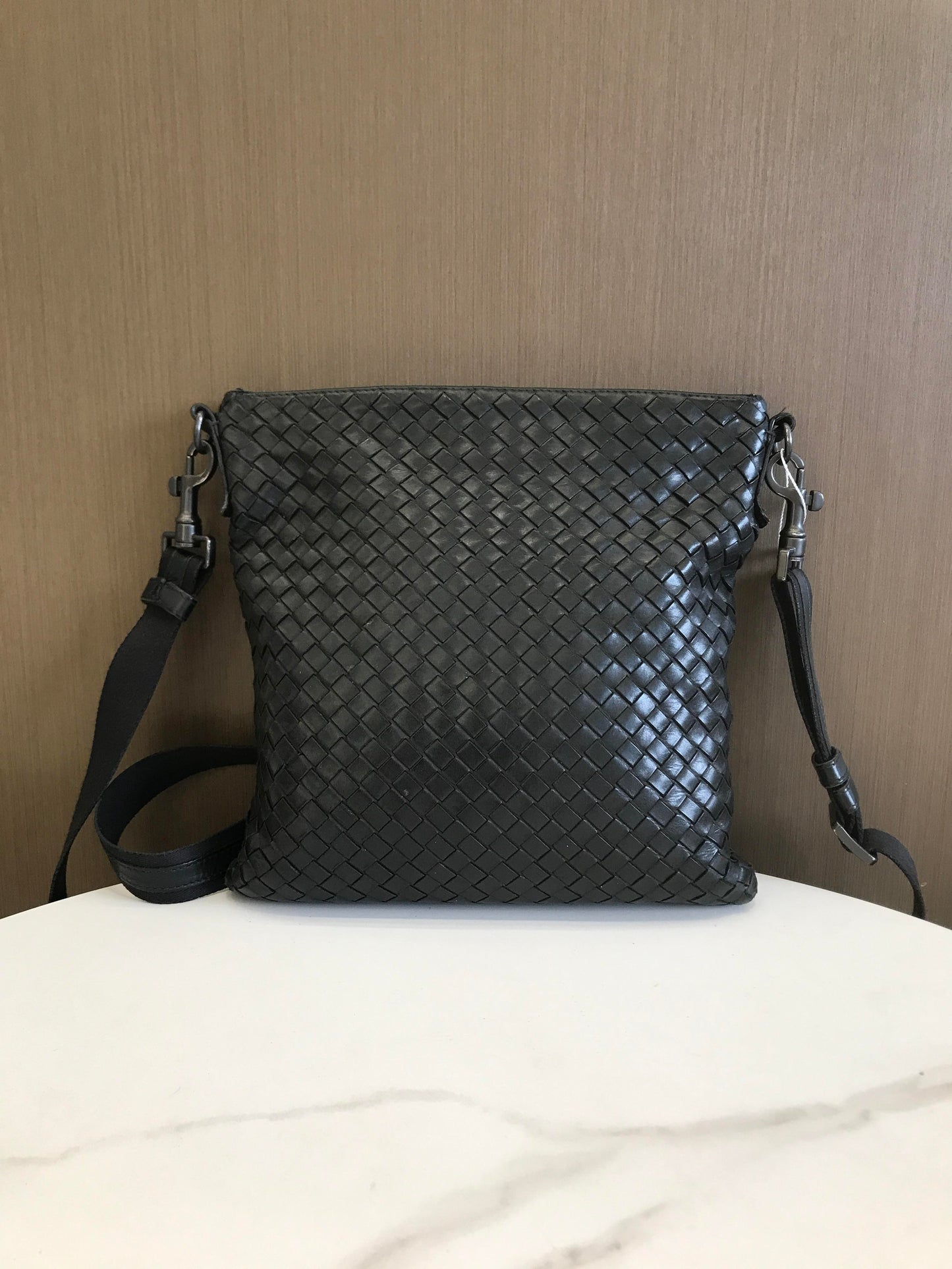 Bottega Veneta - Intrecciato Small Messenger Bag - Leather - Black - (small)