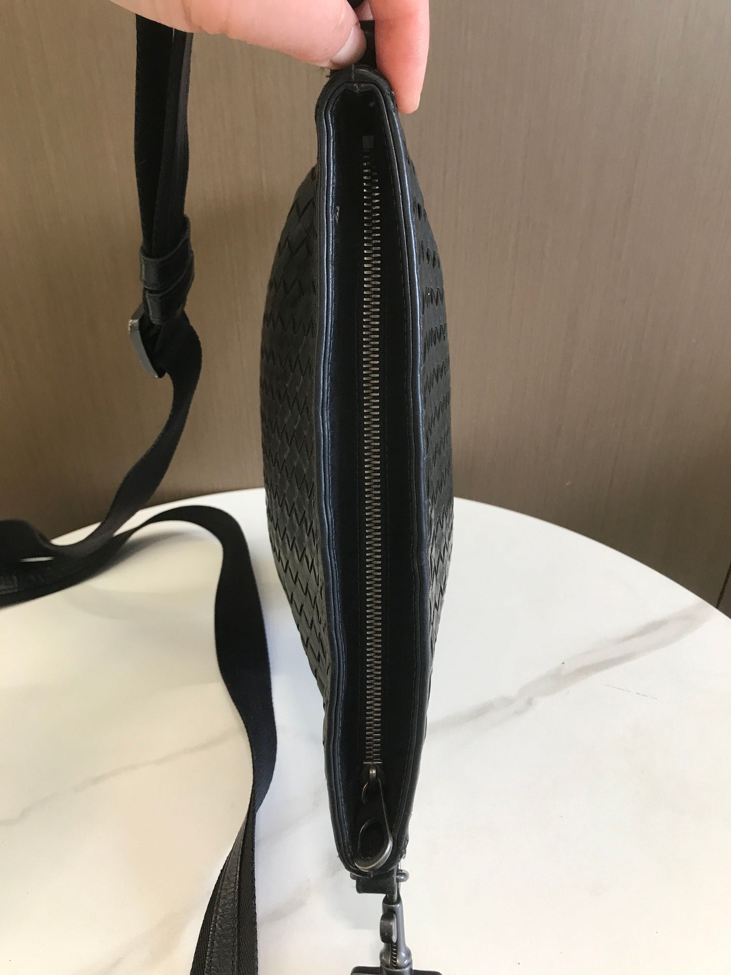 Bottega Veneta - Intrecciato Small Messenger Bag - Leather - Black - (small)