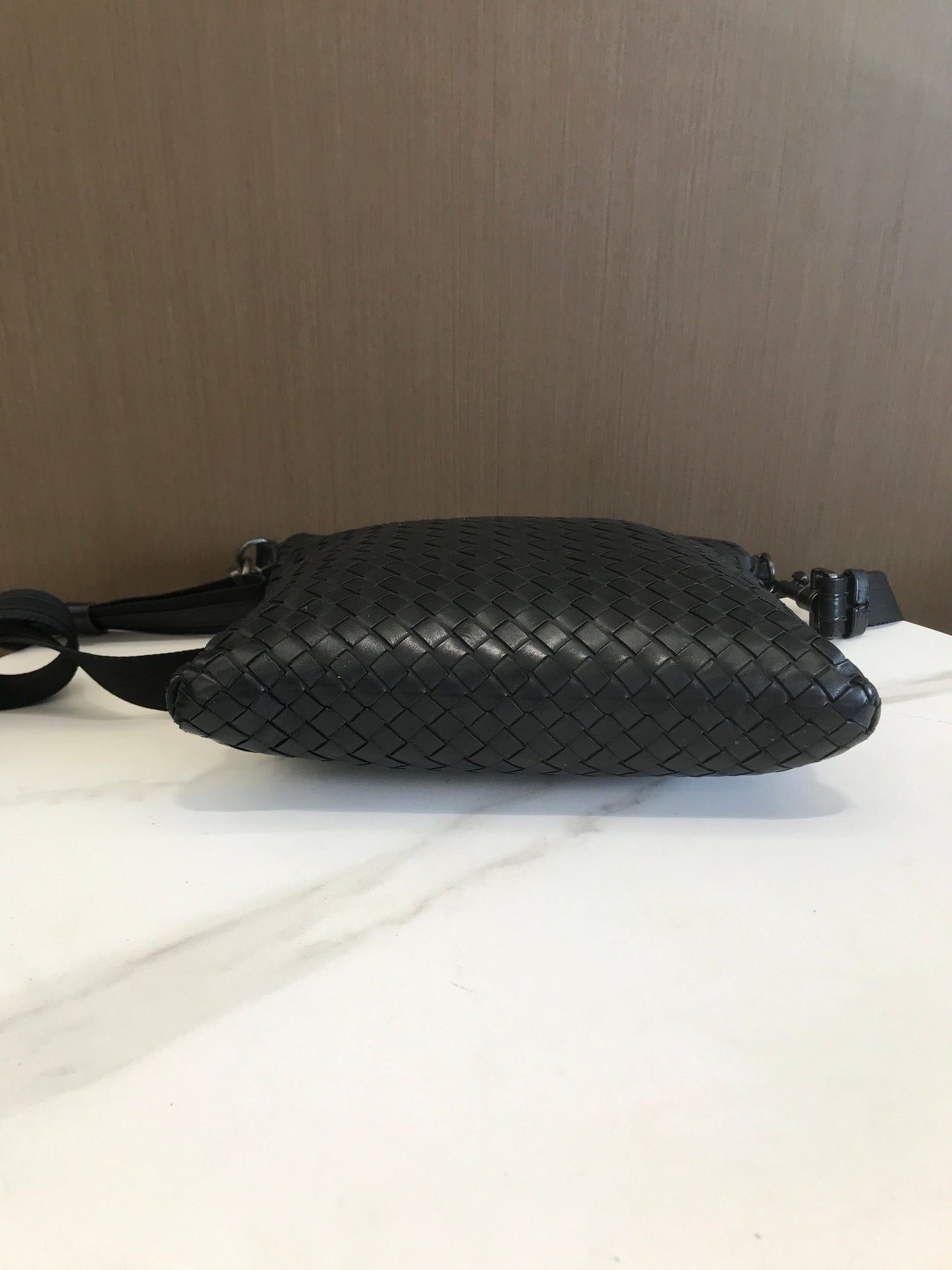 Bottega Veneta - Intrecciato Small Messenger Bag - Leather - Black - (small)