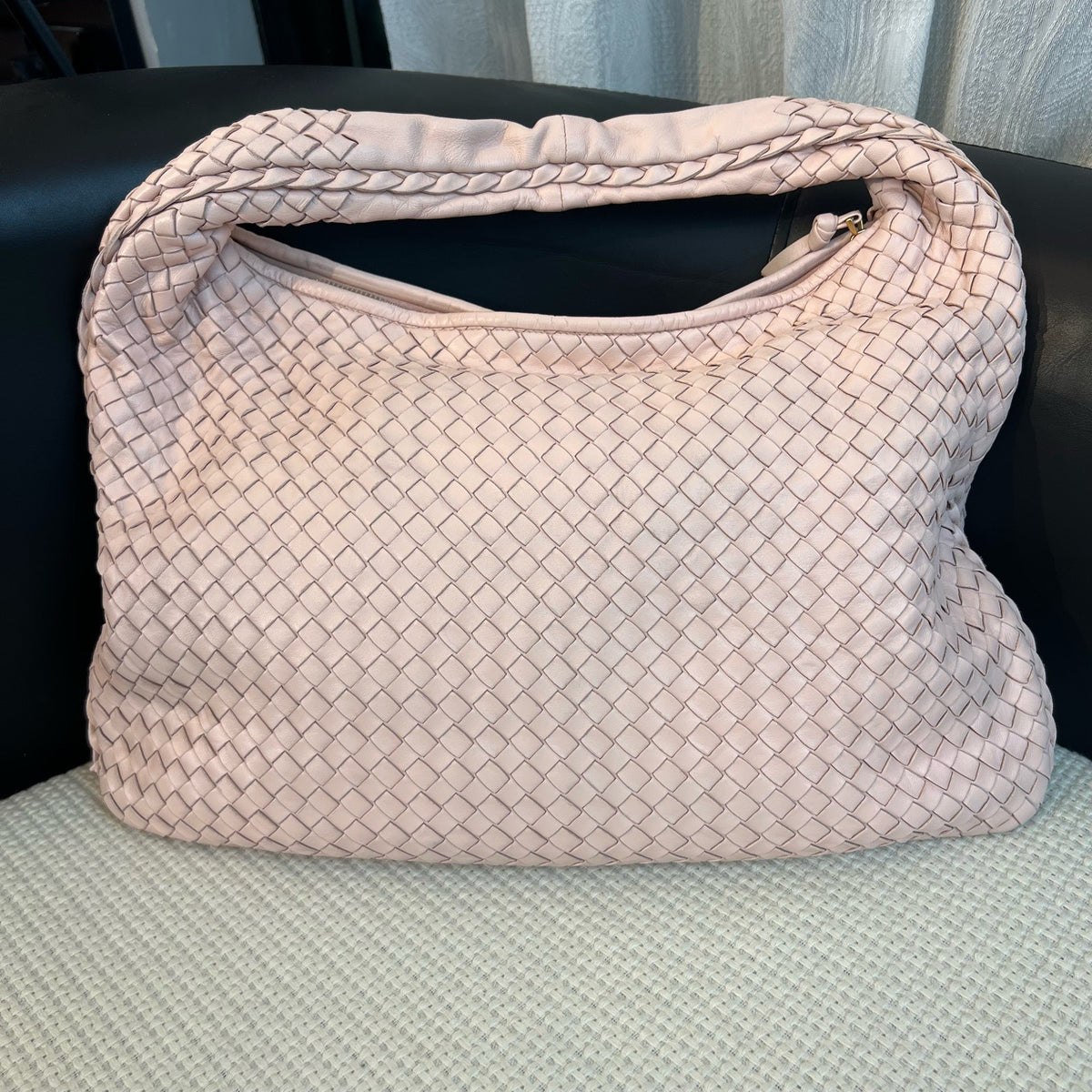 Bottega Veneta - Intrecciato Woven Hobo Bag - Leather - Pink - (medium)