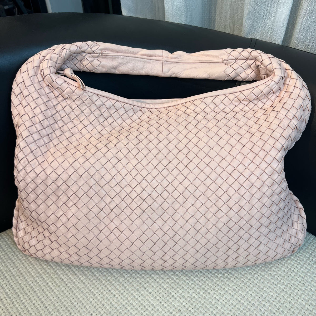Bottega Veneta - Intrecciato Woven Hobo Bag - Leather - Pink - (medium)