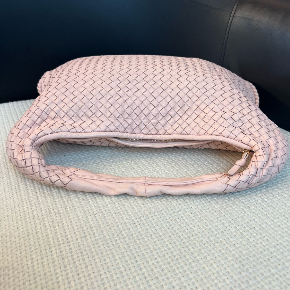Bottega Veneta - Intrecciato Woven Hobo Bag - Leather - Pink - (medium)