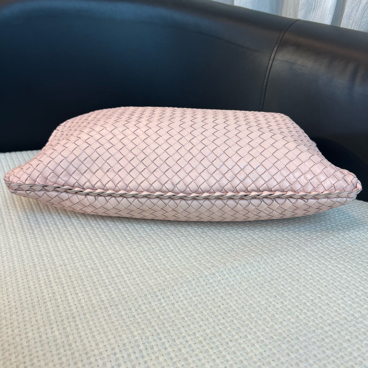 Bottega Veneta - Intrecciato Woven Hobo Bag - Leather - Pink - (medium)