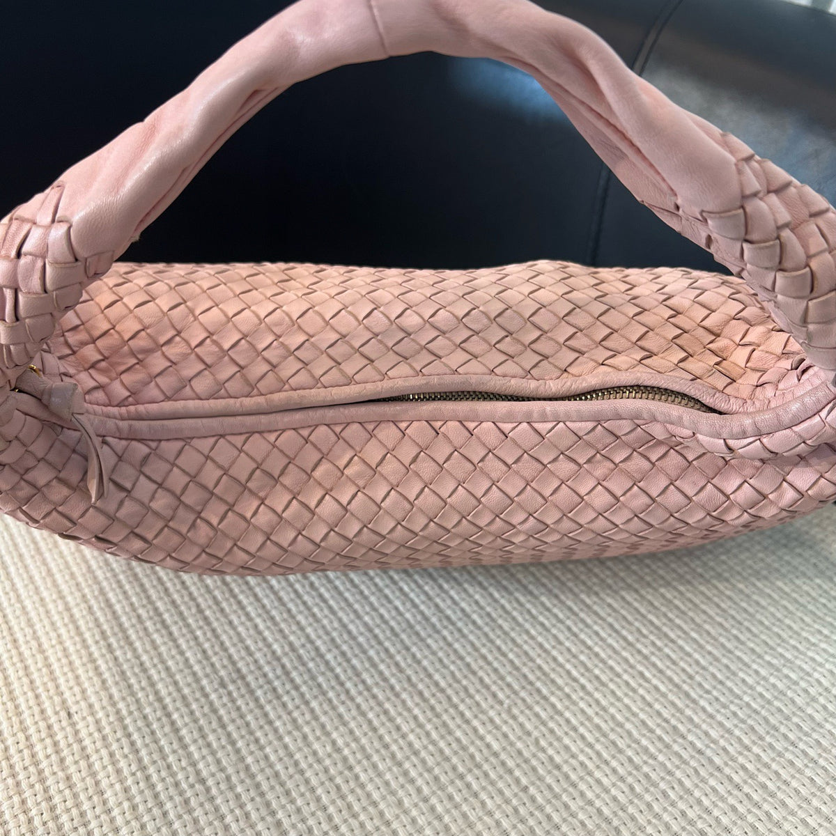 Bottega Veneta - Intrecciato Woven Hobo Bag - Leather - Pink - (medium)