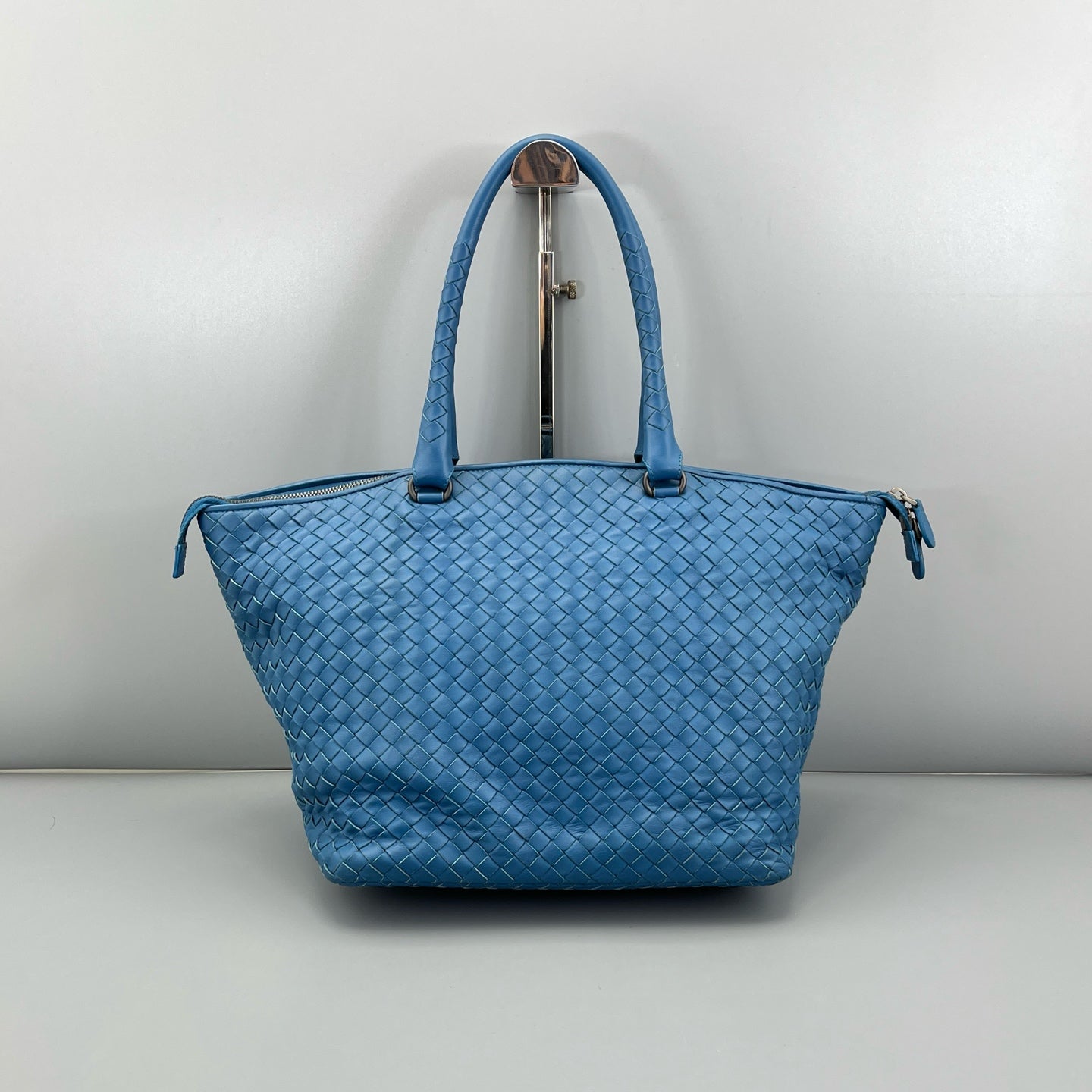 Bottega Veneta - Intrecciato Woven Tote - Leather - Blue - (Large)