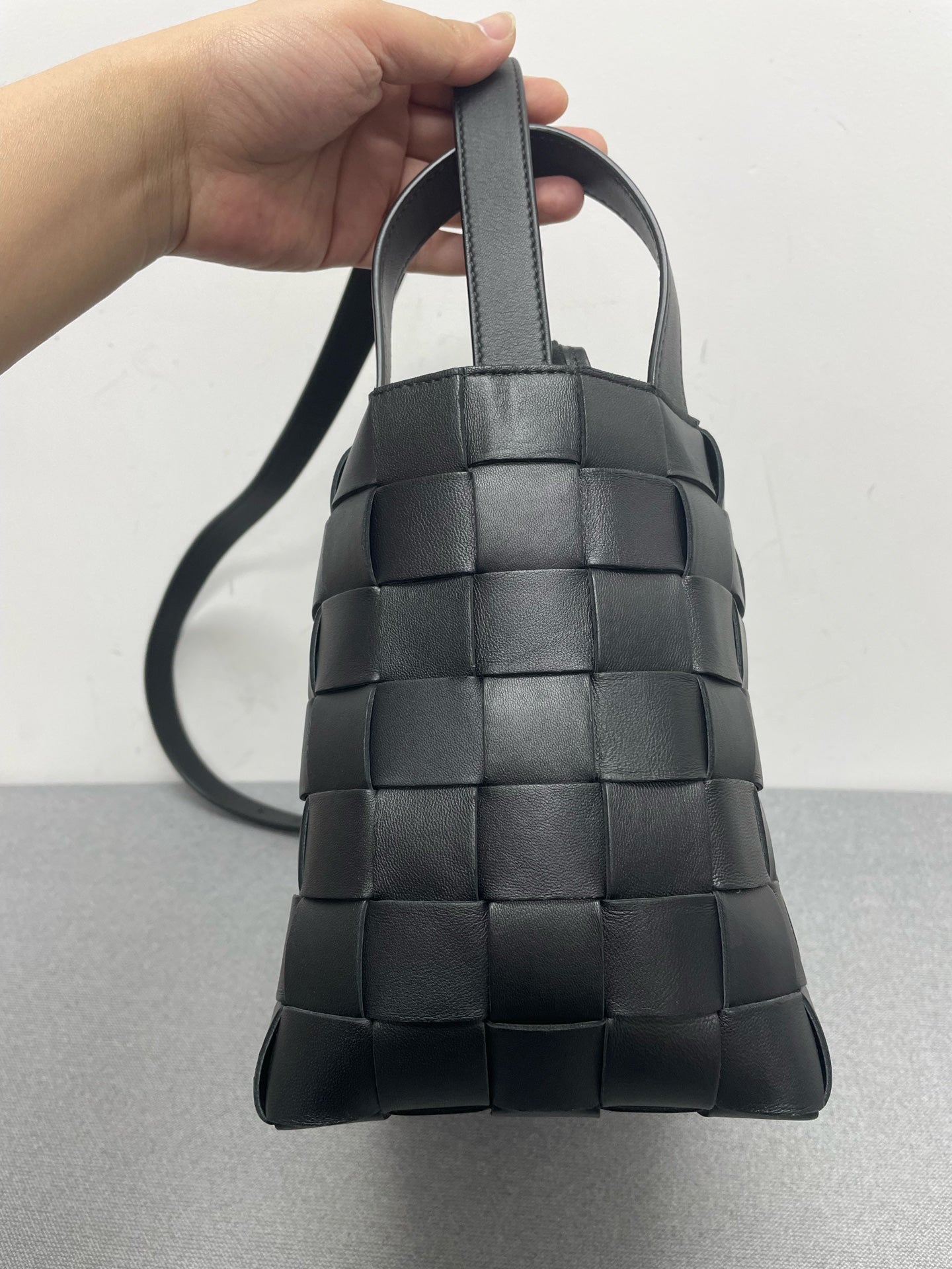 Bottega Veneta - Intreccio - Leather - Black - (medium)