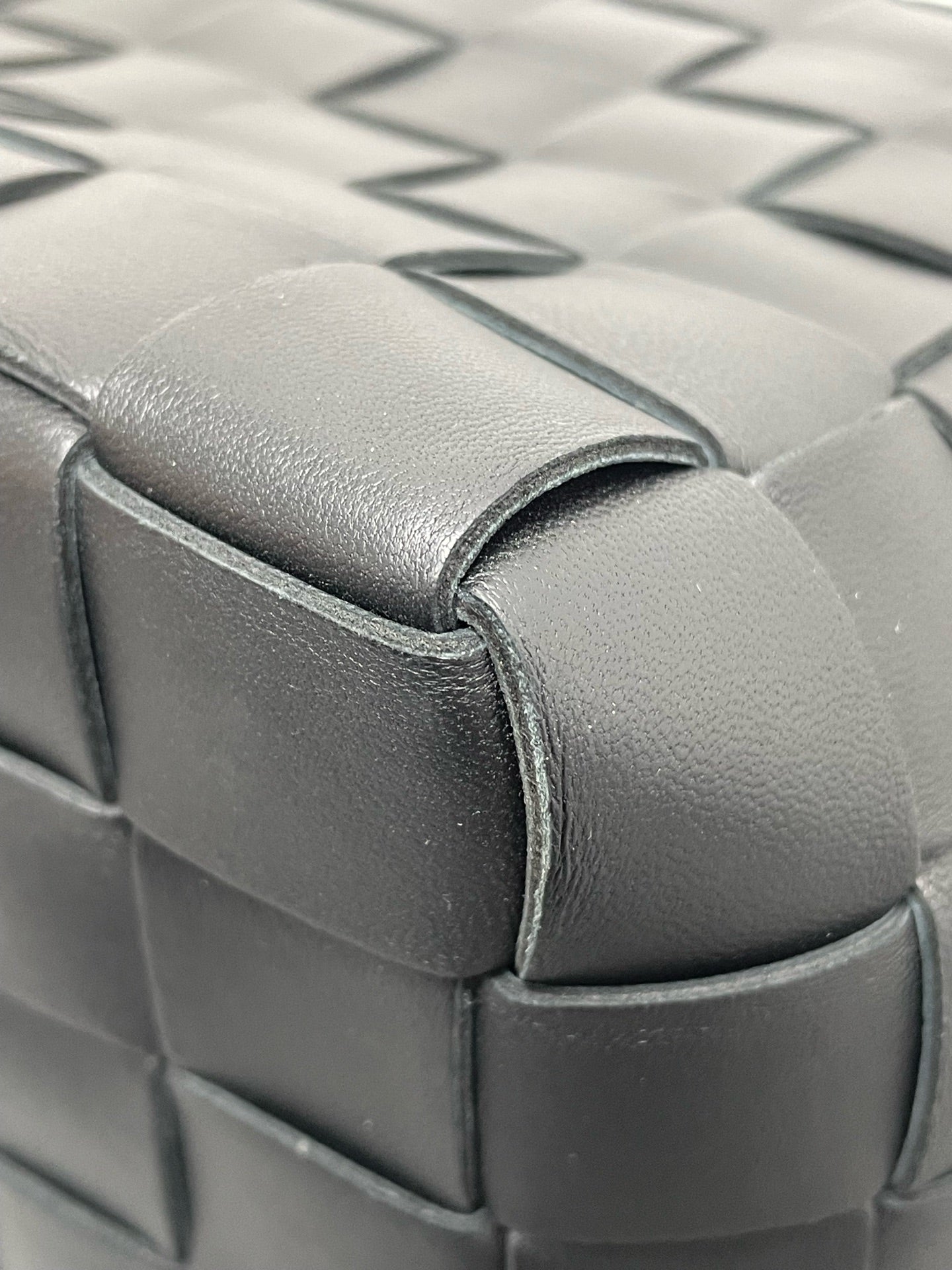 Bottega Veneta - Intreccio - Leather - Black - (medium)