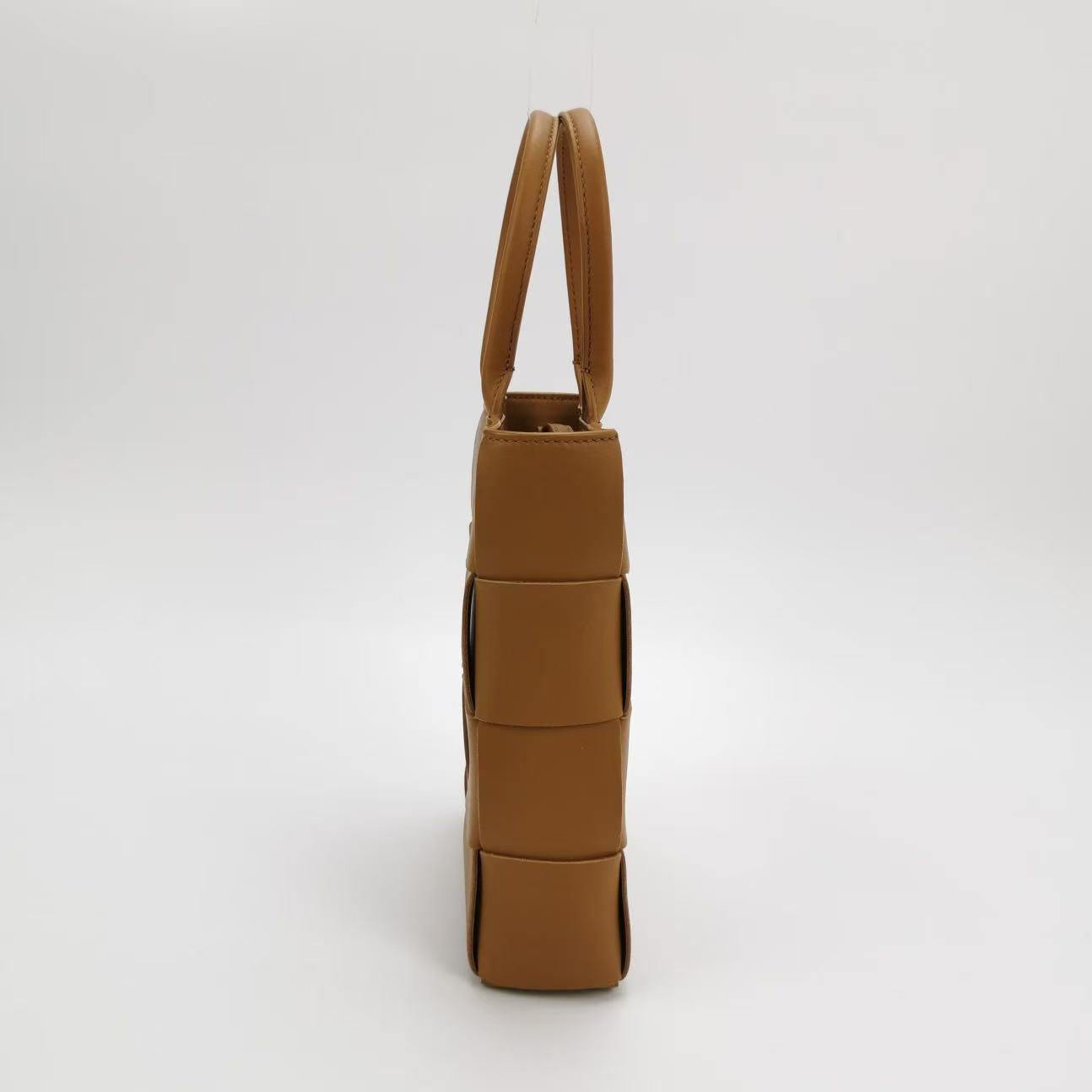 Bottega Veneta - Mini Arco Tote - Calfskin leather - Camel - (mini)