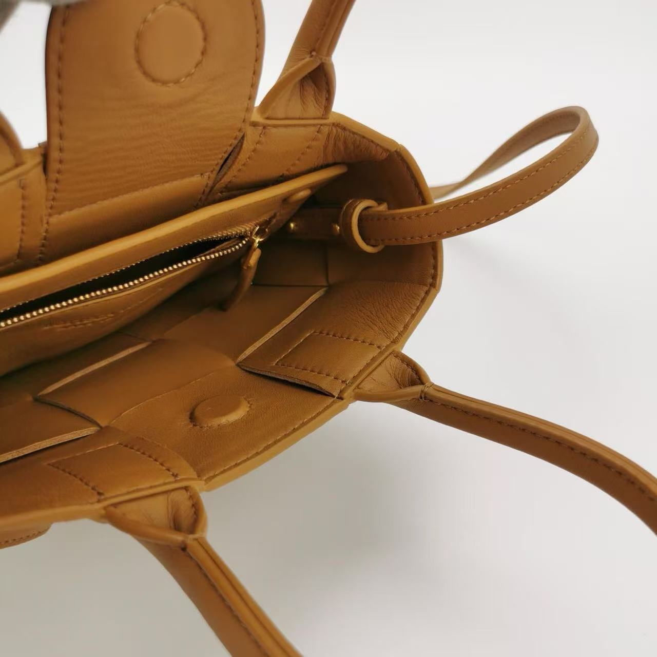 Bottega Veneta - Mini Arco Tote - Calfskin leather - Camel - (mini)