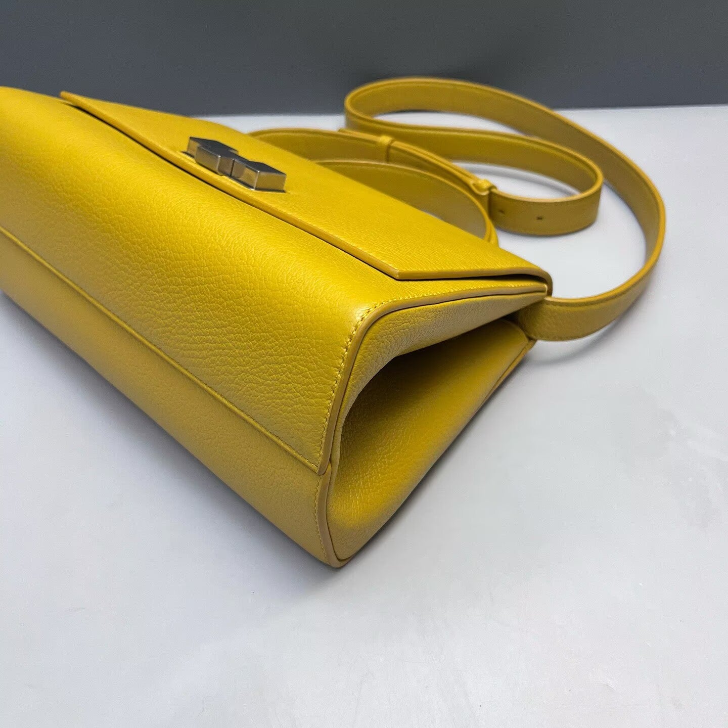 Bottega Veneta - Other - Cowhide leather - Yellow - (medium)