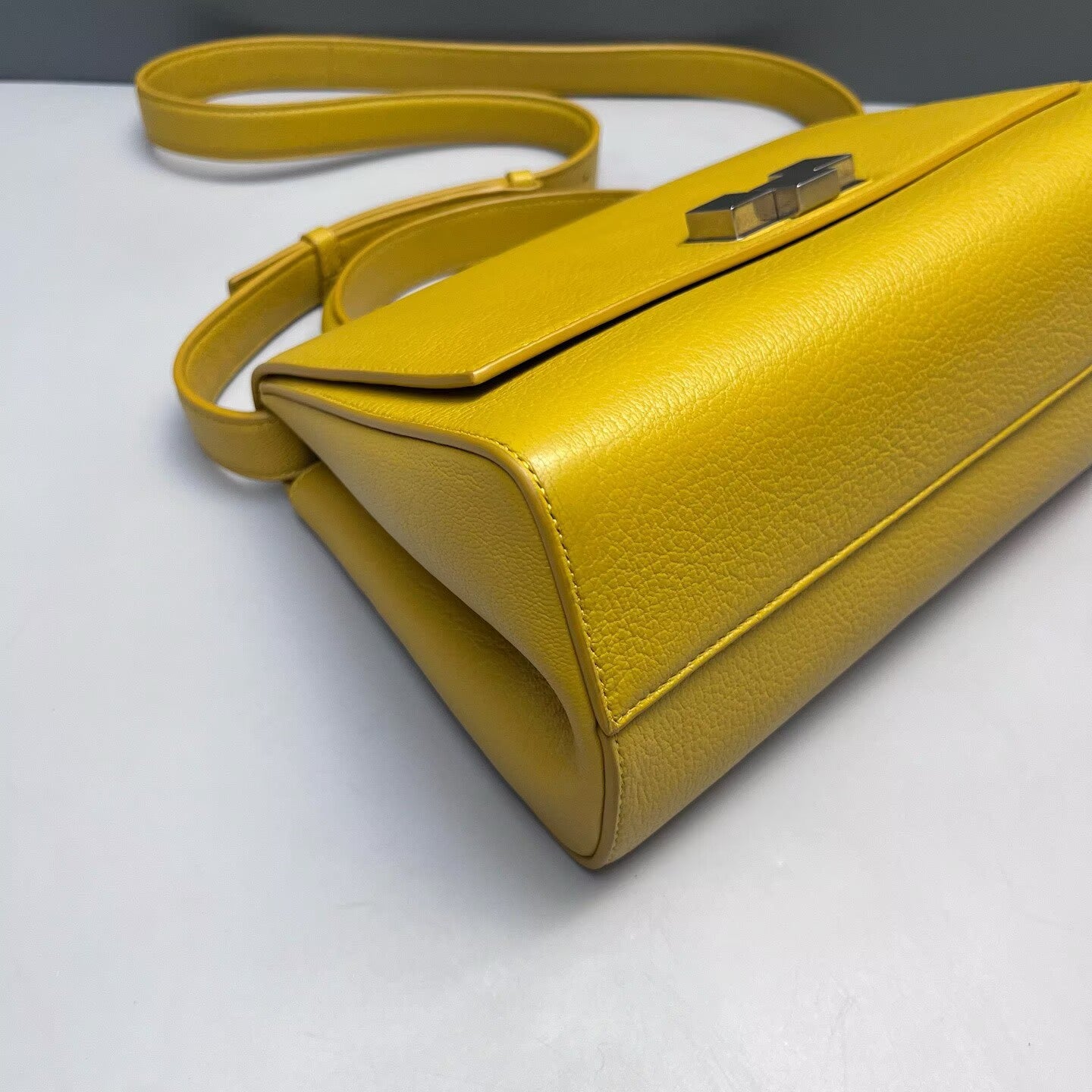 Bottega Veneta - Other - Cowhide leather - Yellow - (medium)