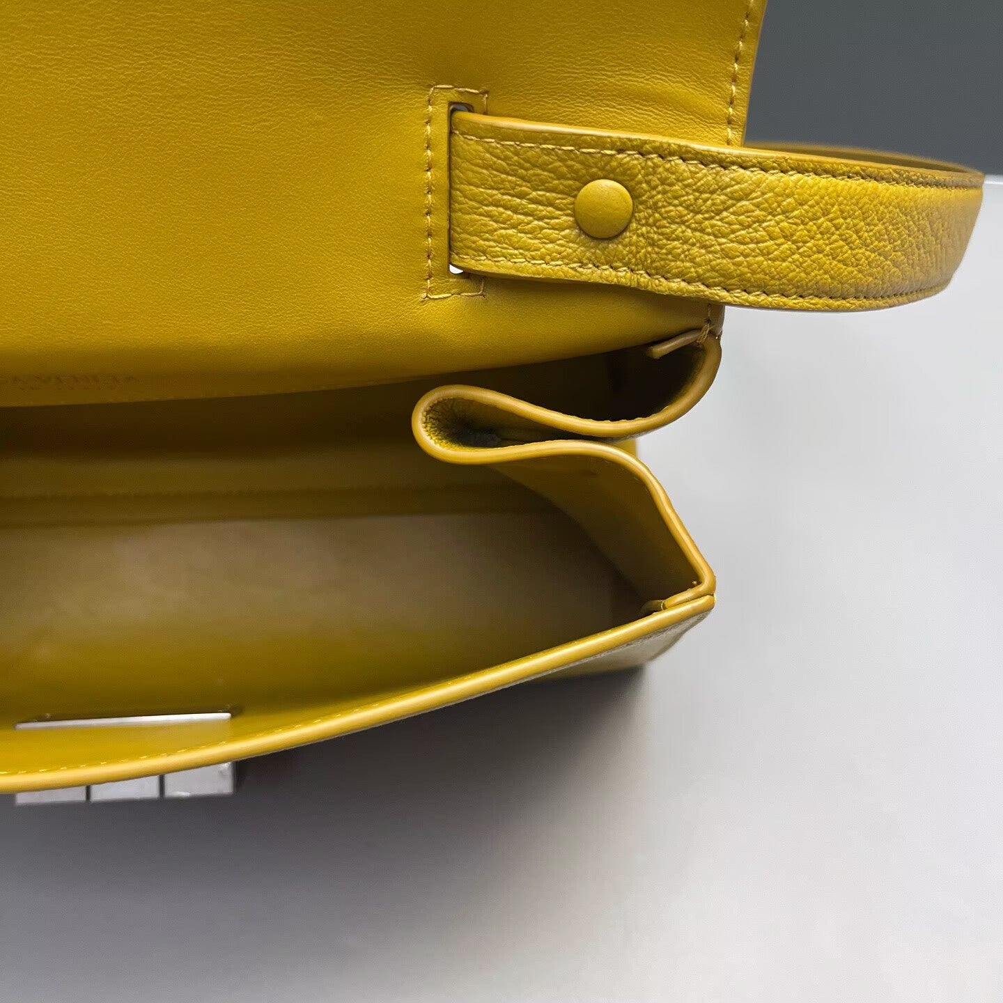 Bottega Veneta - Other - Cowhide leather - Yellow - (medium)
