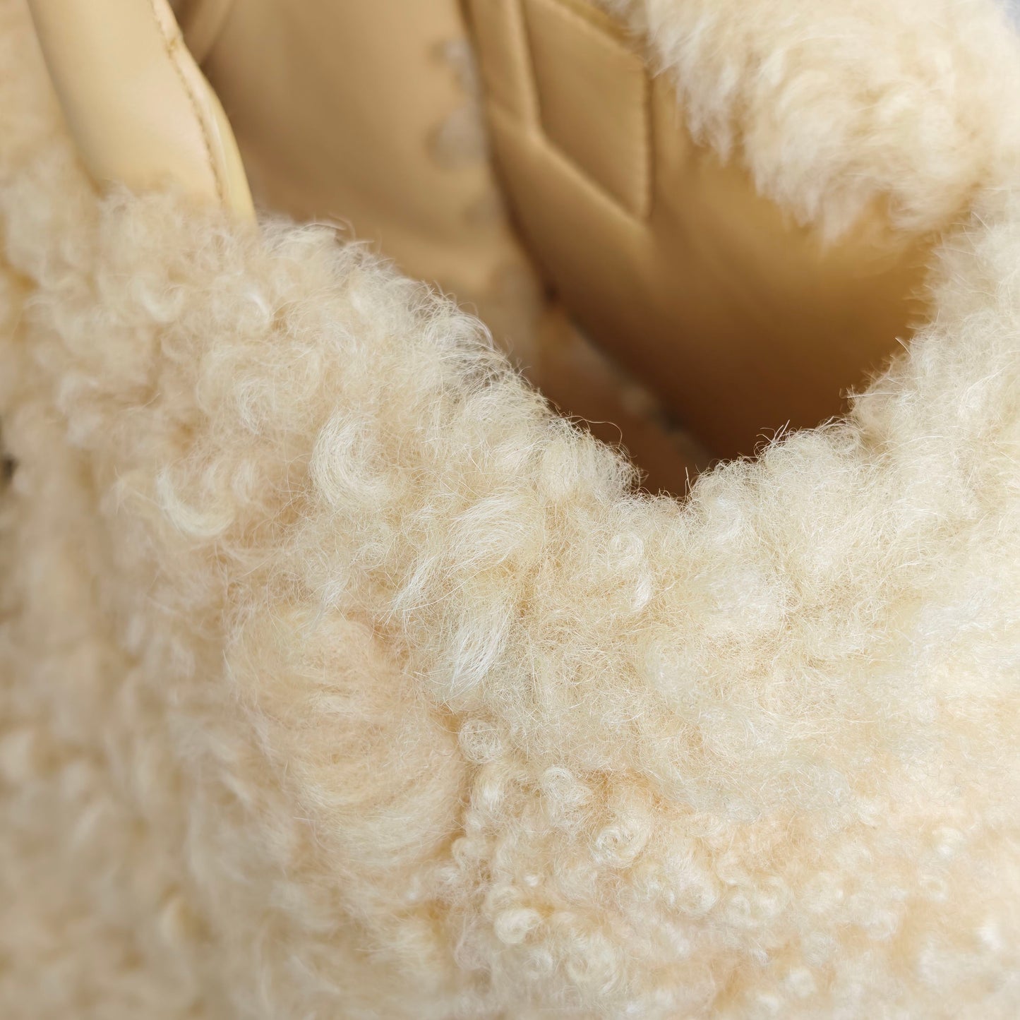 Bottega Veneta - Other - Fur - Other - Yellow - (medium)