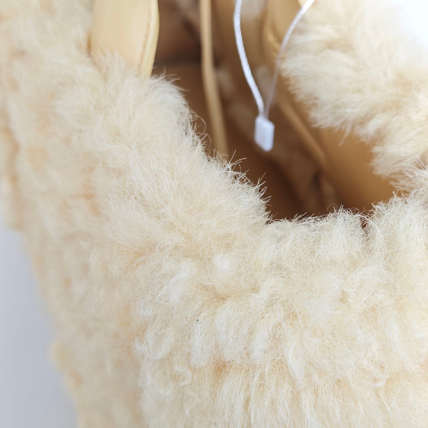 Bottega Veneta - Other - Fur - Other - Yellow - (medium)
