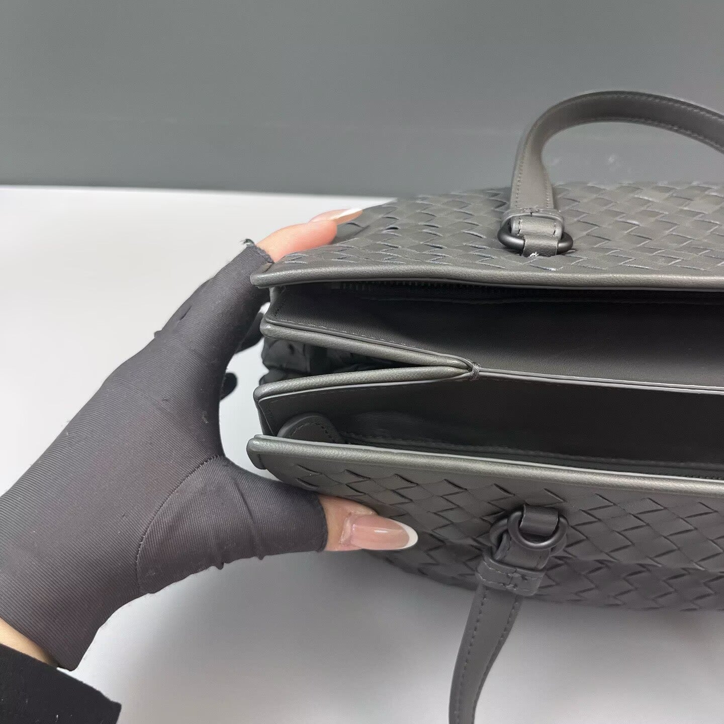 Bottega Veneta - Other - Leather - Grey - (medium)