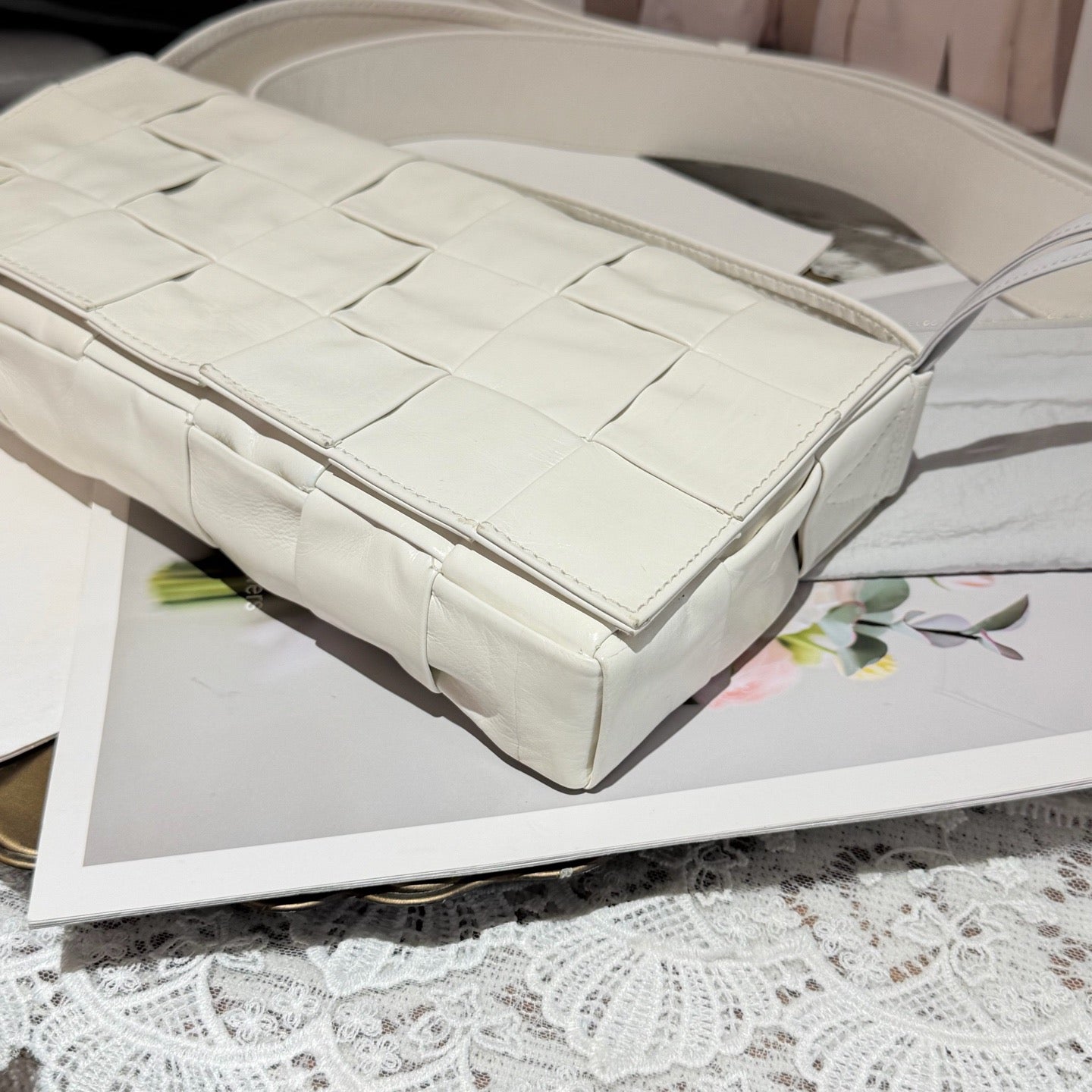 Bottega Veneta - Other - Leather - White - (medium)