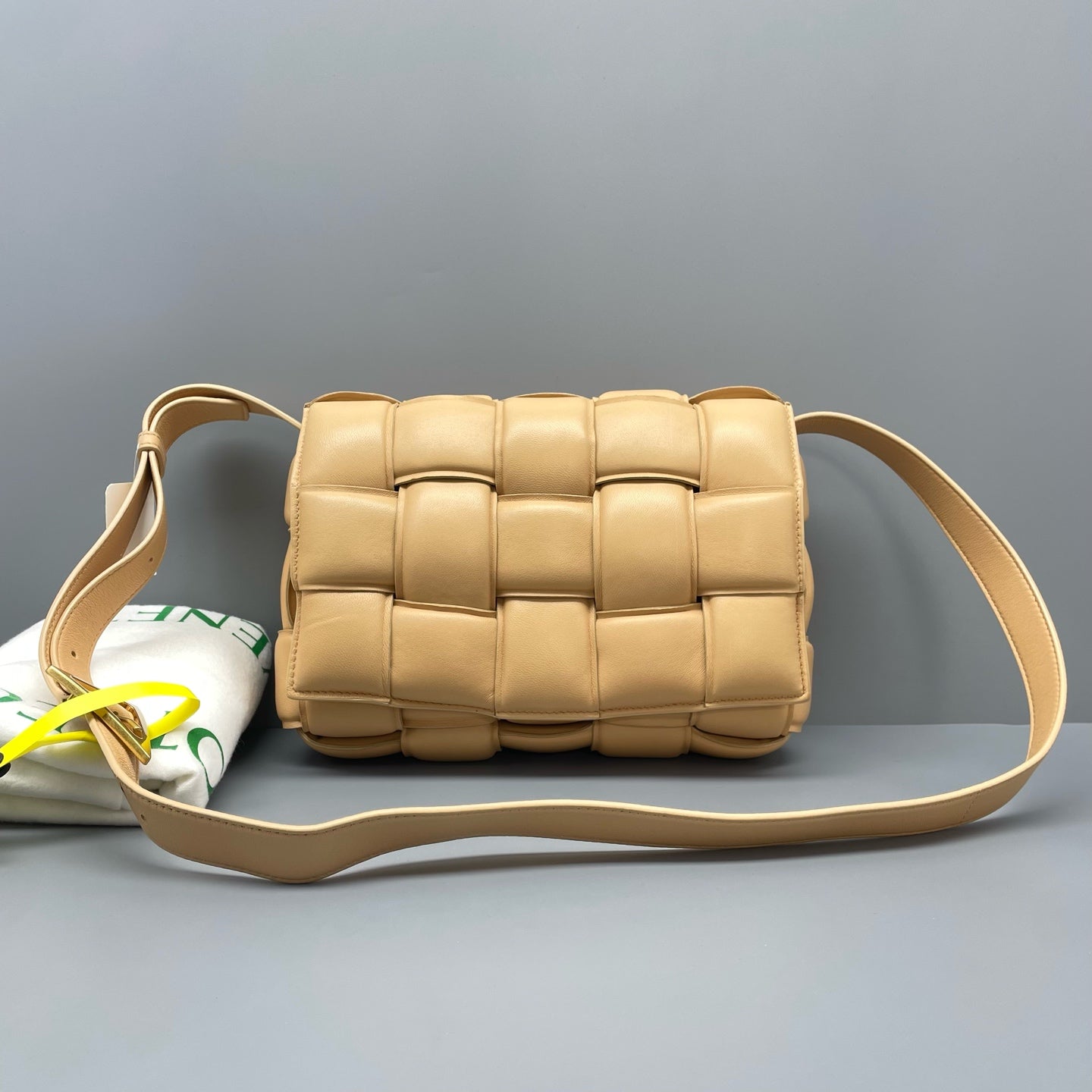 Bottega Veneta - Padded Cassette Bag - Lambskin leather - Beige - (Medium)