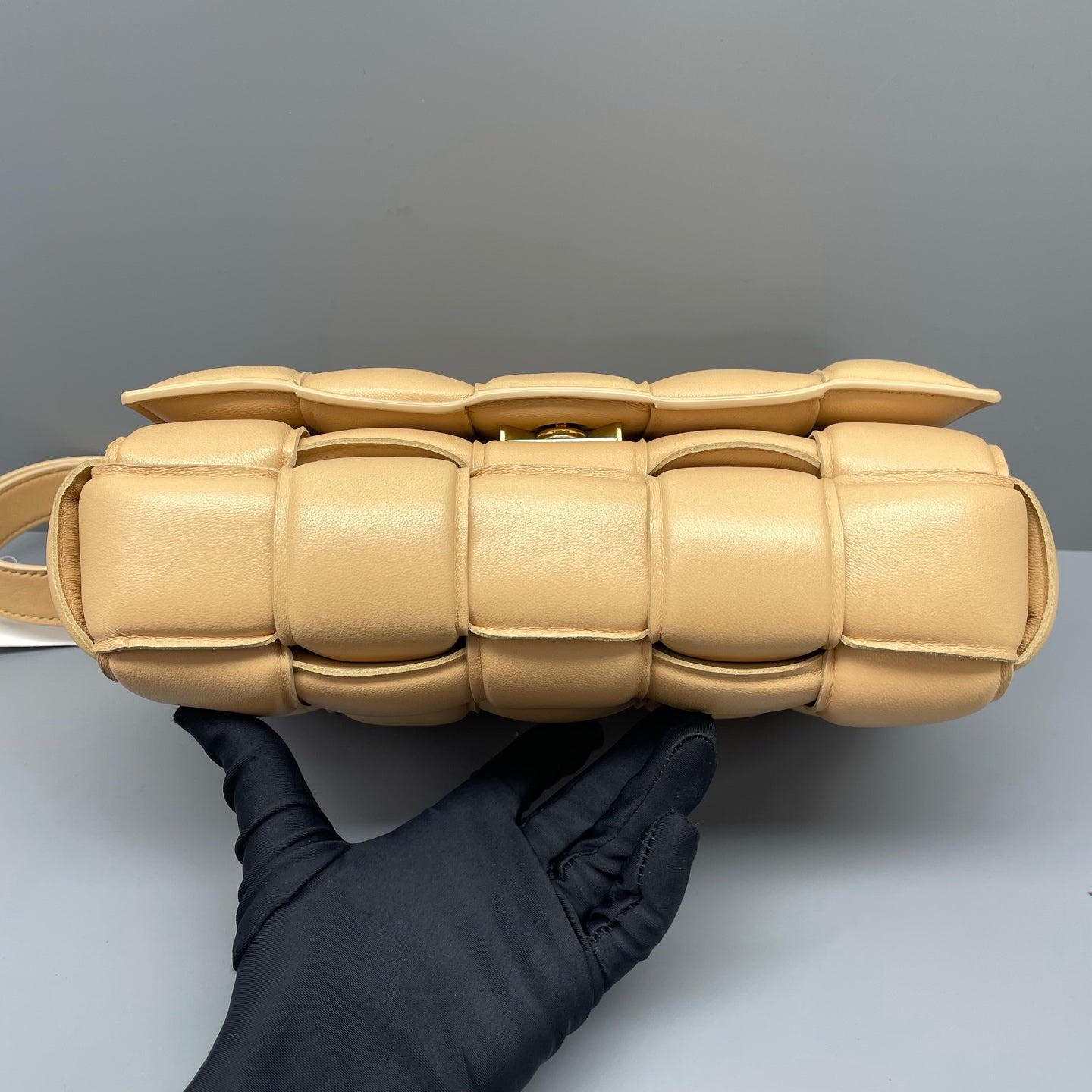 Bottega Veneta - Padded Cassette Bag - Lambskin leather - Beige - (Medium)