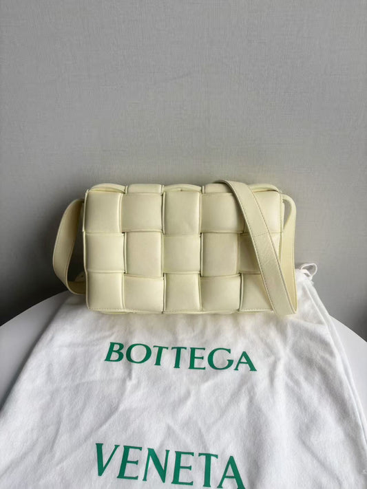 Bottega Veneta - Padded Cassette - Leather - Beige - (medium)