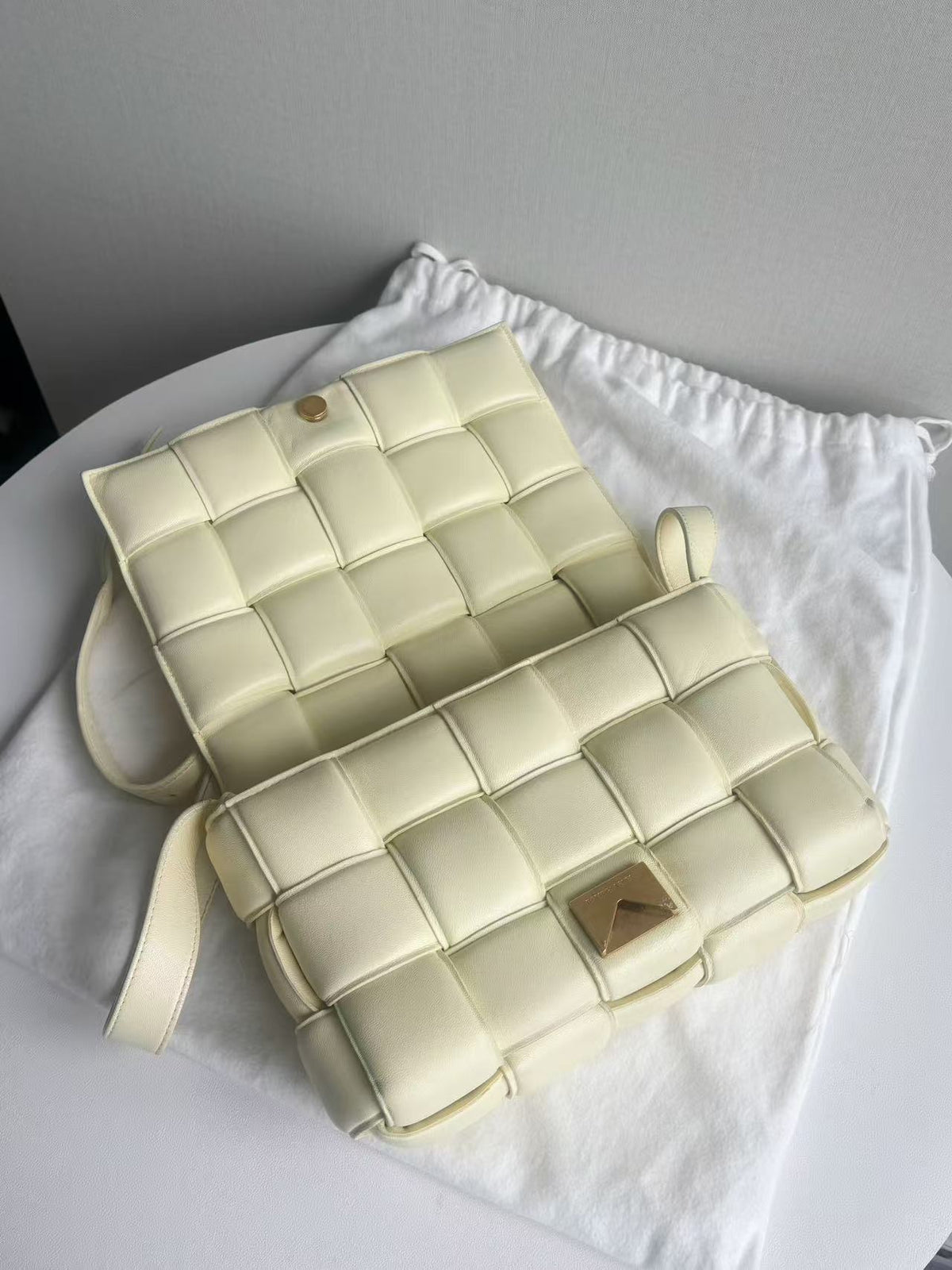 Bottega Veneta - Padded Cassette - Leather - Beige - (medium)