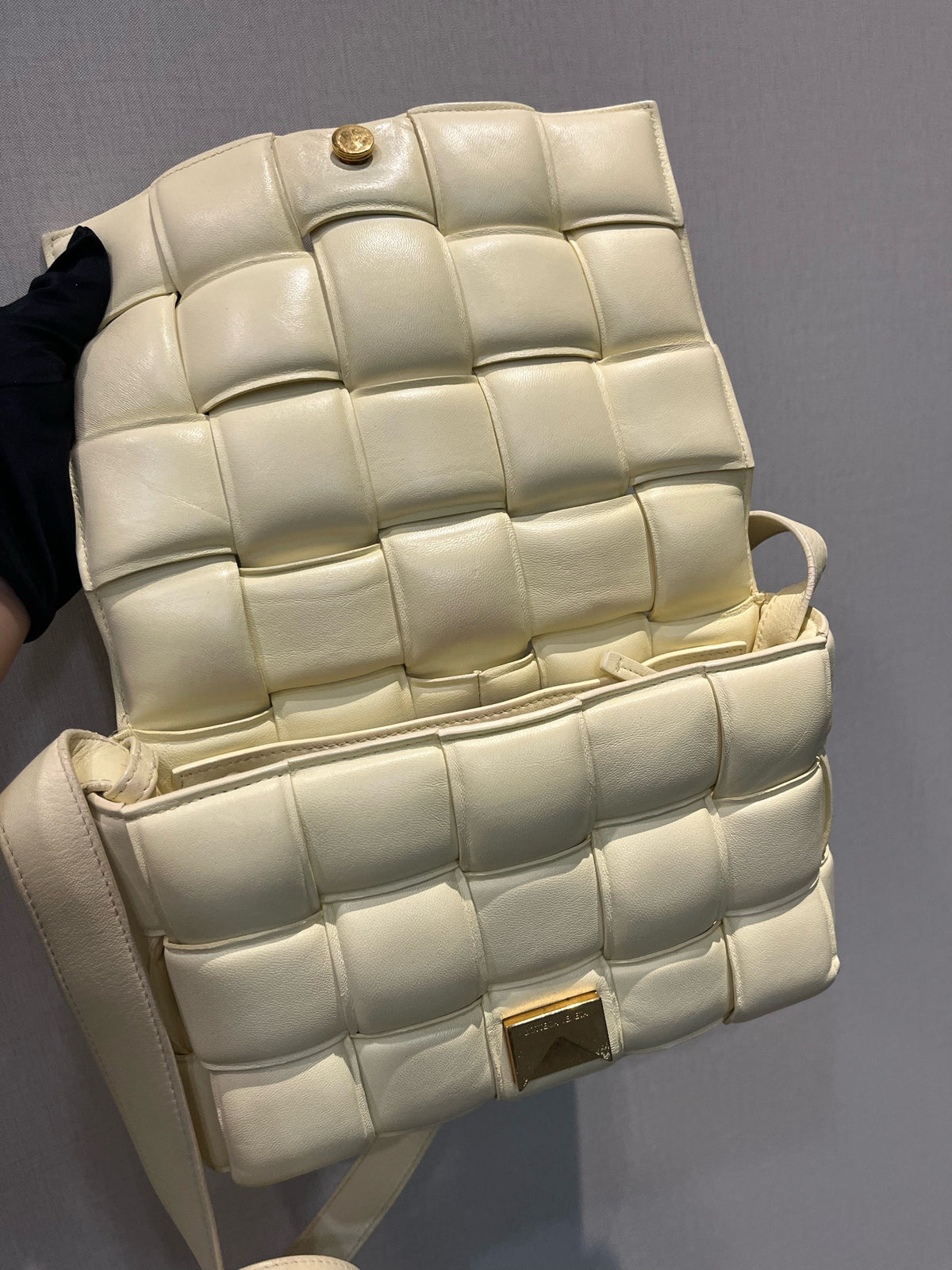 Bottega Veneta - Padded Cassette - Leather - Beige - (medium)