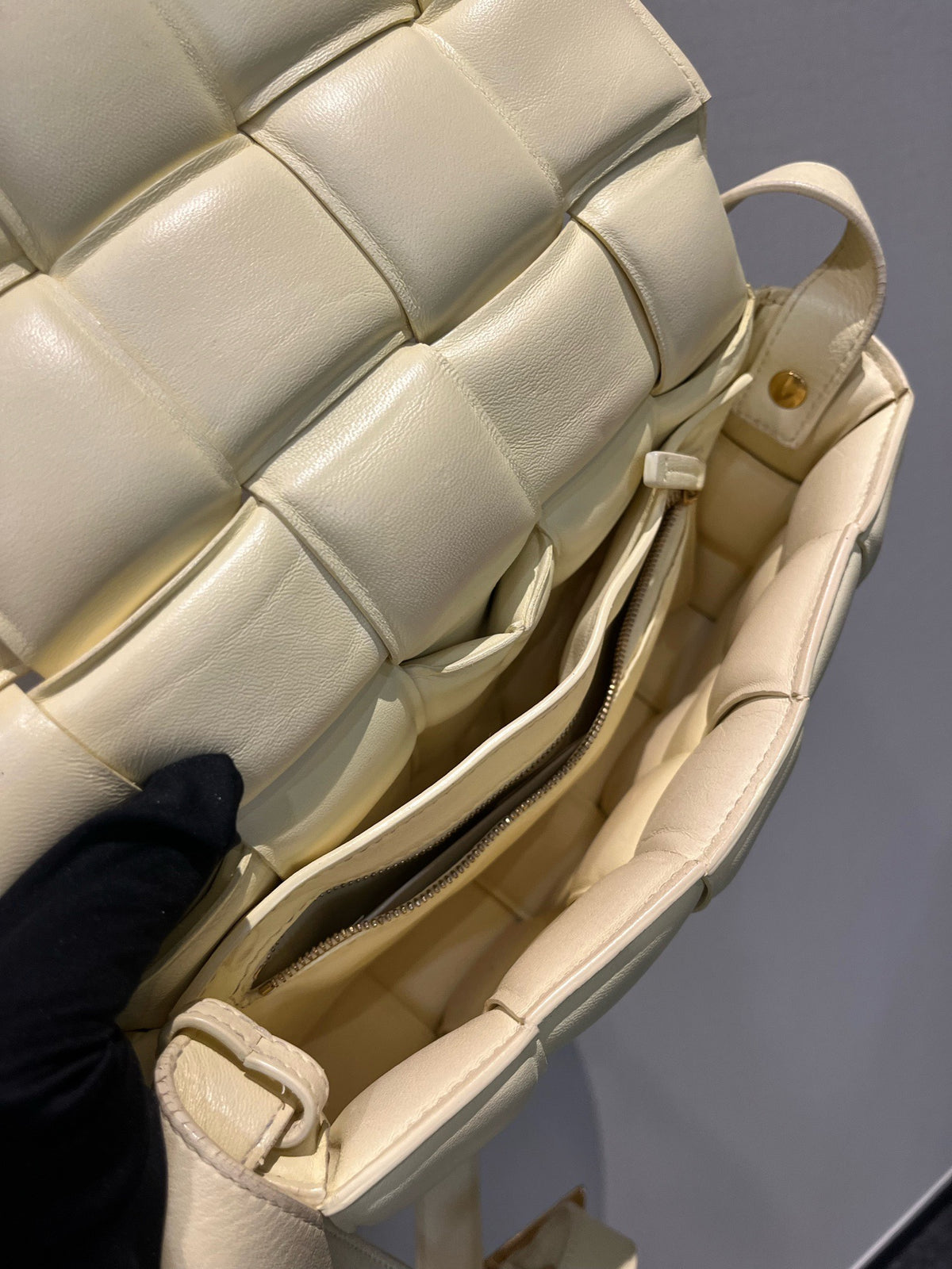 Bottega Veneta - Padded Cassette - Leather - Beige - (medium)
